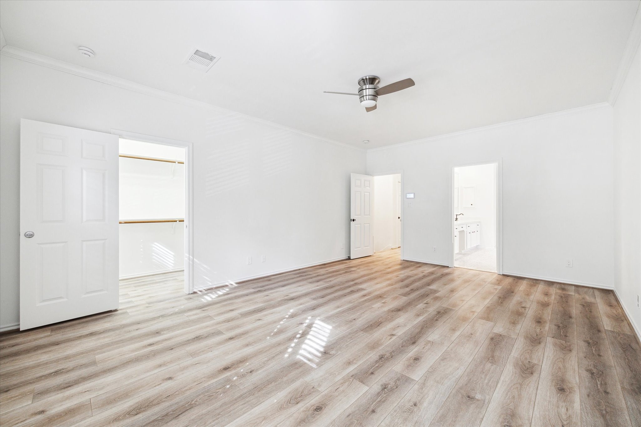  5160 Chevy Chase Drive - 物件實景