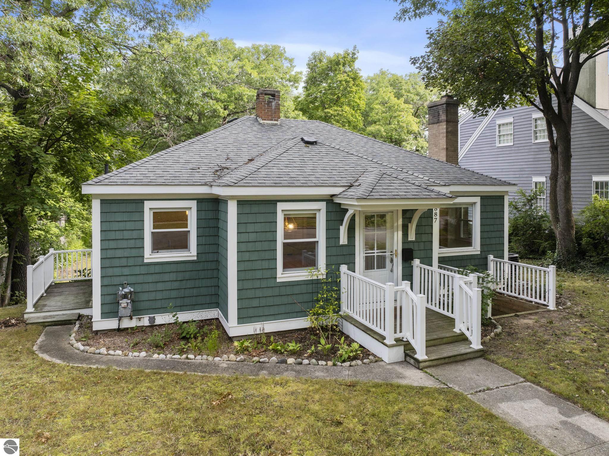 Washington St, Traverse City, MI 49686 #1