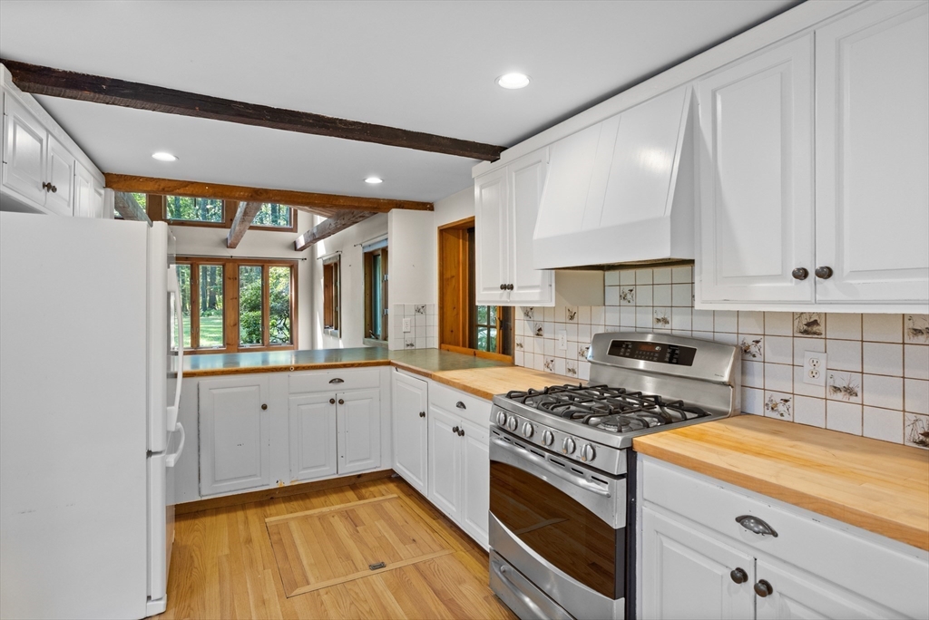 Sudbury, Massachusetts, 01776, United States, 4 Bedrooms Bedrooms, ,3 BathroomsBathrooms,Residential,For Sale,1940388