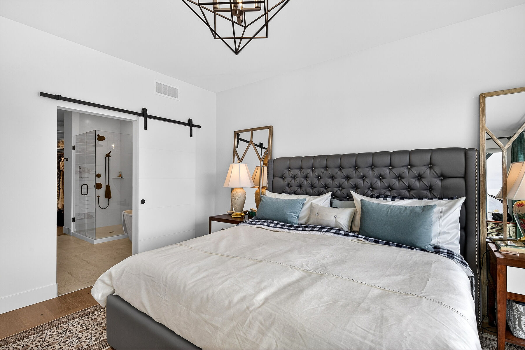  Elevated Lake Country Living - 物件實景