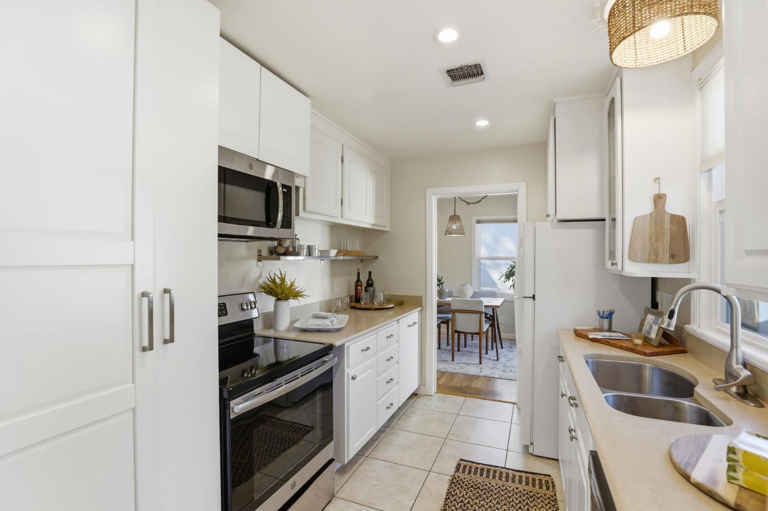 Sacramento, California, 95818, United States, 3 Bedrooms Bedrooms, ,1 BathroomBathrooms,Residential,For Sale,1989642