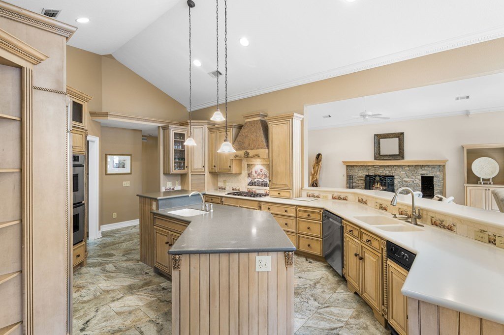 Hiawassee, Georgia, 30546, United States, 3 Bedrooms Bedrooms, ,4 BathroomsBathrooms,Residential,For Sale,1978454