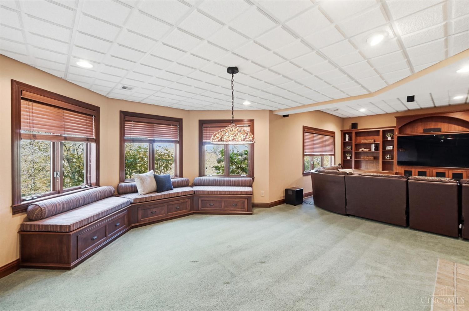 Anderson Twp, Ohio, 45230, United States, 5 Bedrooms Bedrooms, ,6 BathroomsBathrooms,Residential,For Sale,1988245