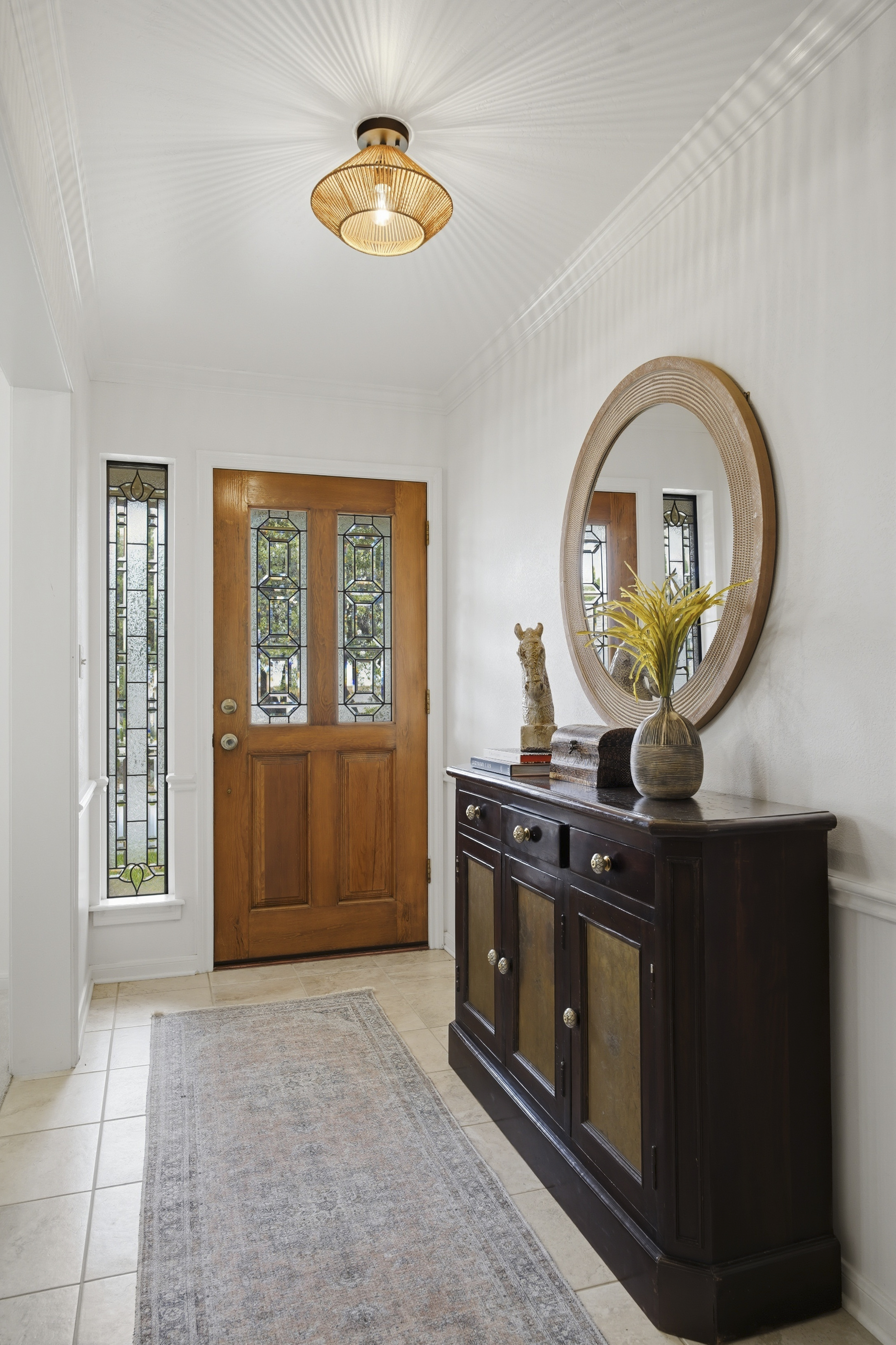  Custom Home with Private Backyard Oasis - 物件實景