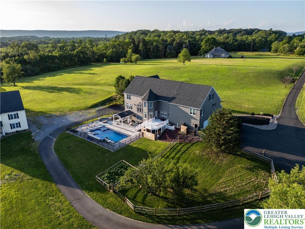 Bushkill Twp, Pennsylvania, 18064, United States, 14 Bedrooms Bedrooms, ,9 BathroomsBathrooms,Residential,For Sale,1903016