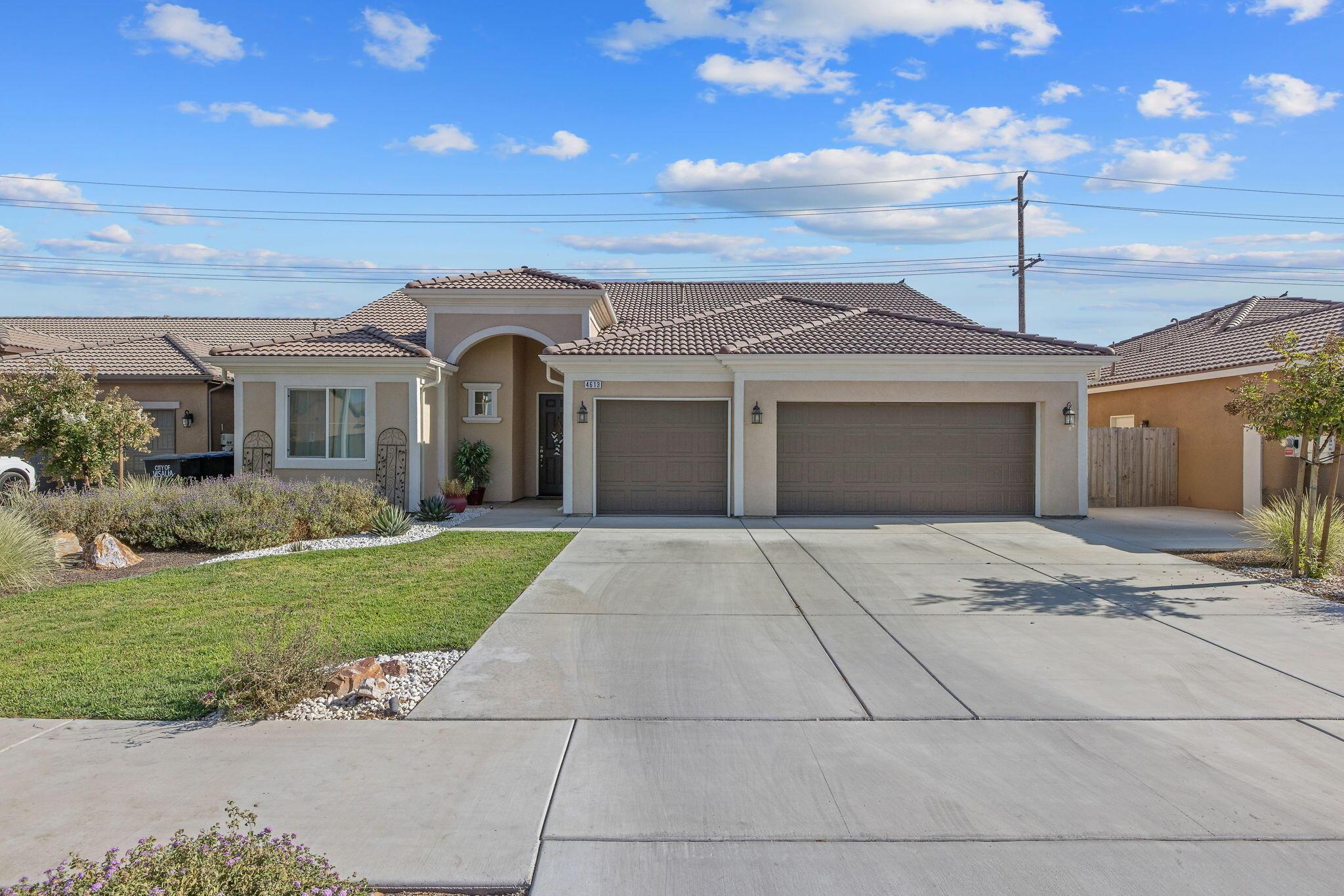 Visalia, California, 93291, United States, 4 Bedrooms Bedrooms, ,2 BathroomsBathrooms,Residential,For Sale,1927793