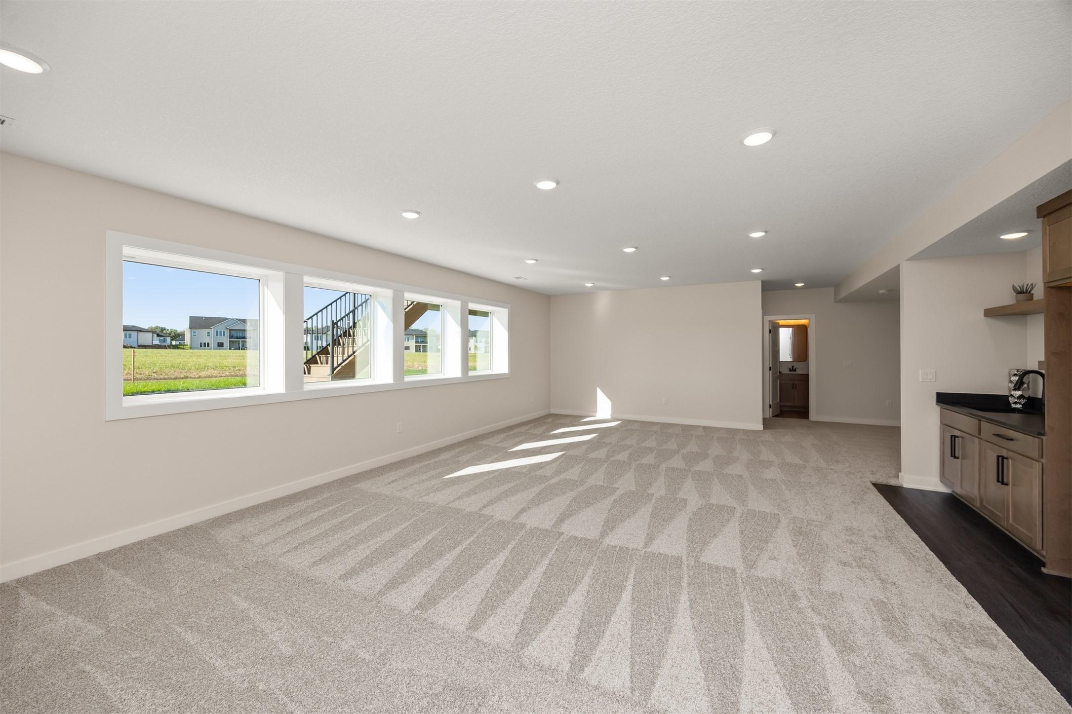 Urbandale, Iowa, 50323, United States, 4 Bedrooms Bedrooms, ,3 BathroomsBathrooms,Residential,For Sale,1975900