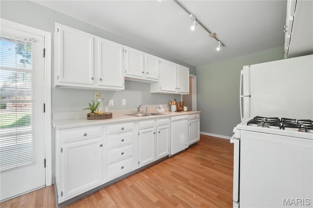 St Louis, Missouri, 63117, United States, 3 Bedrooms Bedrooms, ,2 BathroomsBathrooms,Residential,For Sale,1840220
