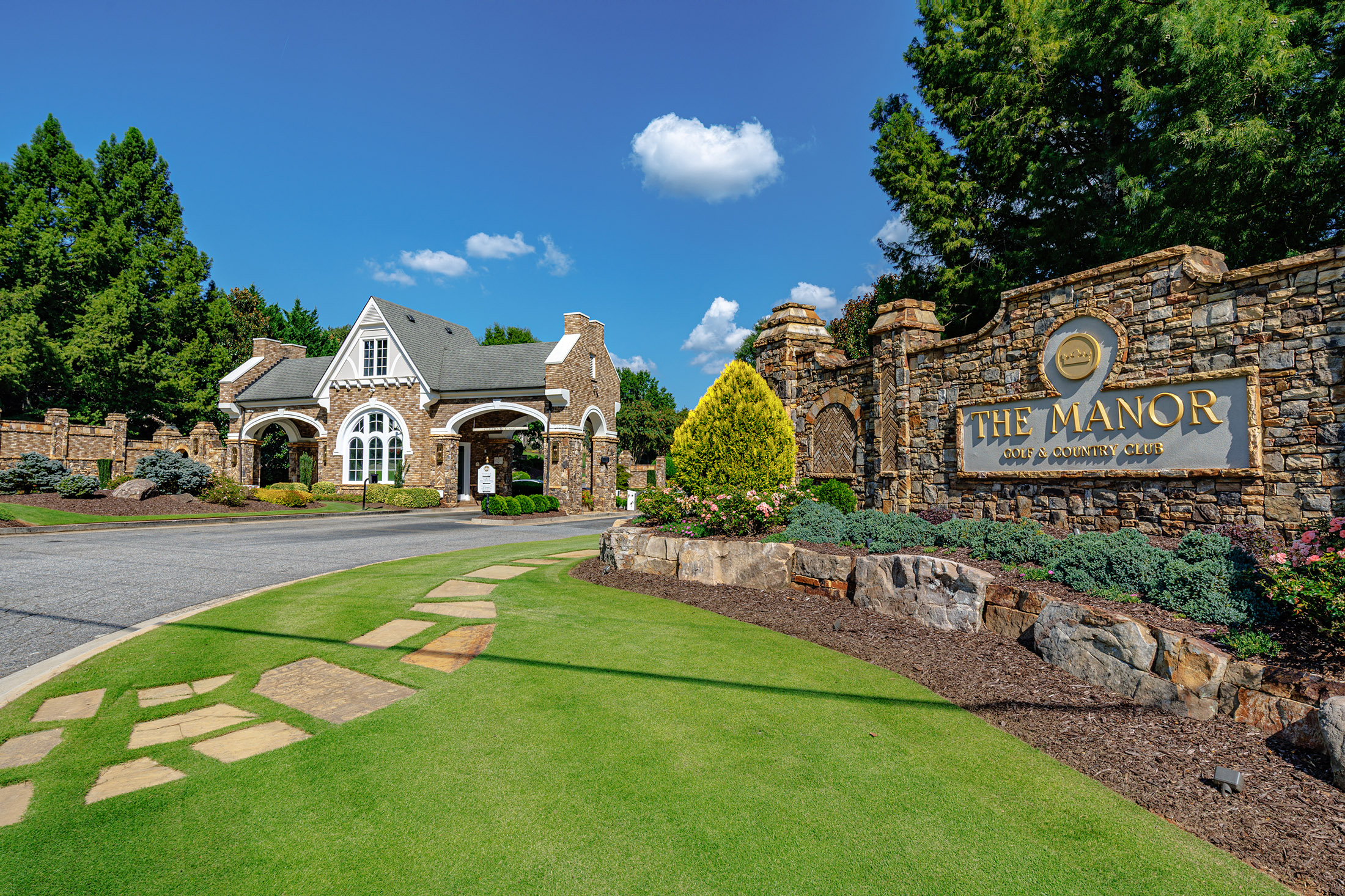  Impressive Brick Estate on a Private Wooded 1+/- Acre Lot in The Manor - 物件實景