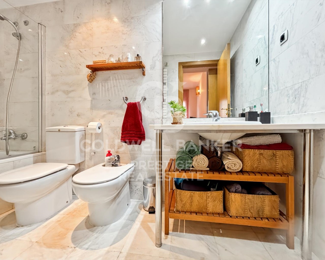 Barcelona, Catalonia, ES, 4 Bedrooms Bedrooms, ,2 BathroomsBathrooms,Residential,For Sale,1759816