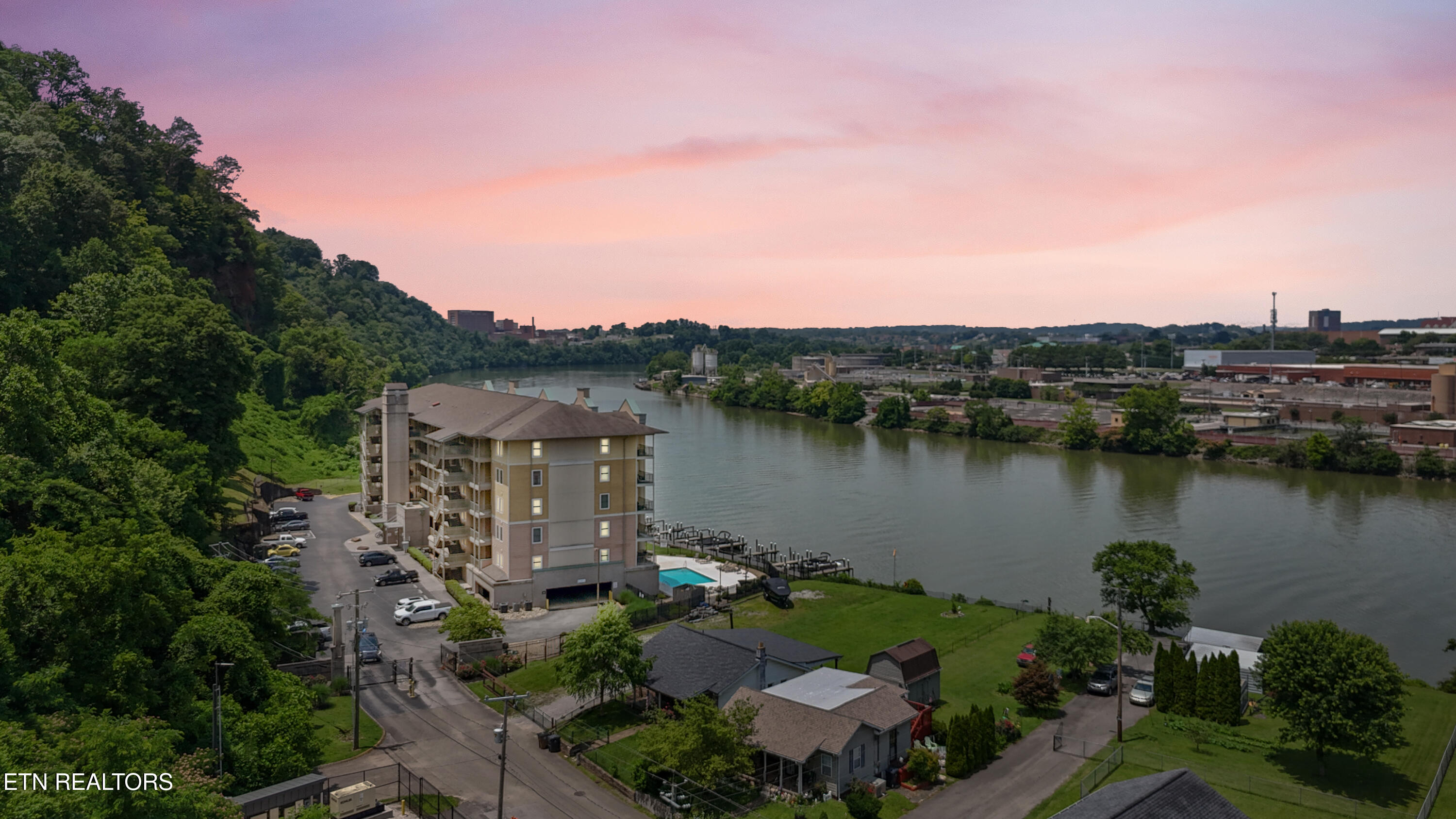 Knoxville, Tennessee, 37902, United States, 3 Bedrooms Bedrooms, ,2 BathroomsBathrooms,Residential,For Sale,1870599