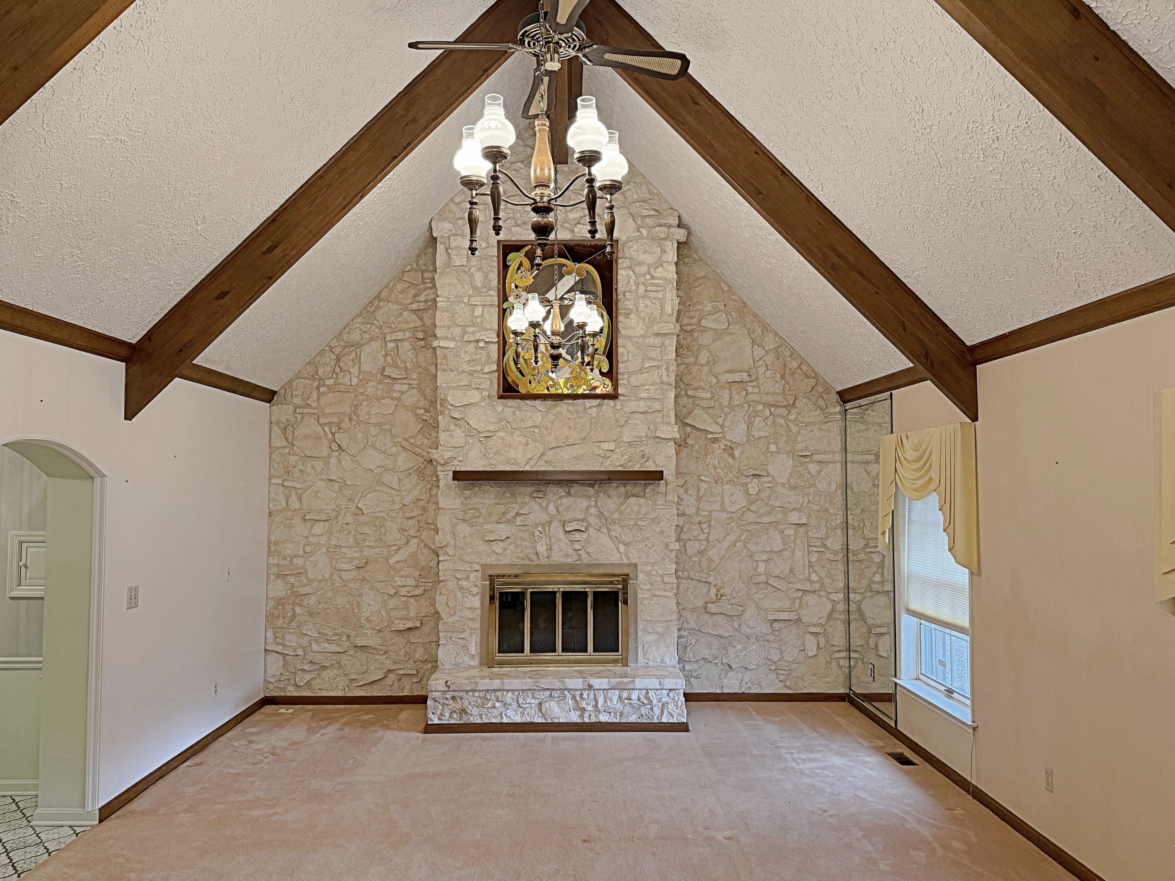 Loogootee, Indiana, 47553, United States, 3 Bedrooms Bedrooms, ,4 BathroomsBathrooms,Residential,For Sale,2002453