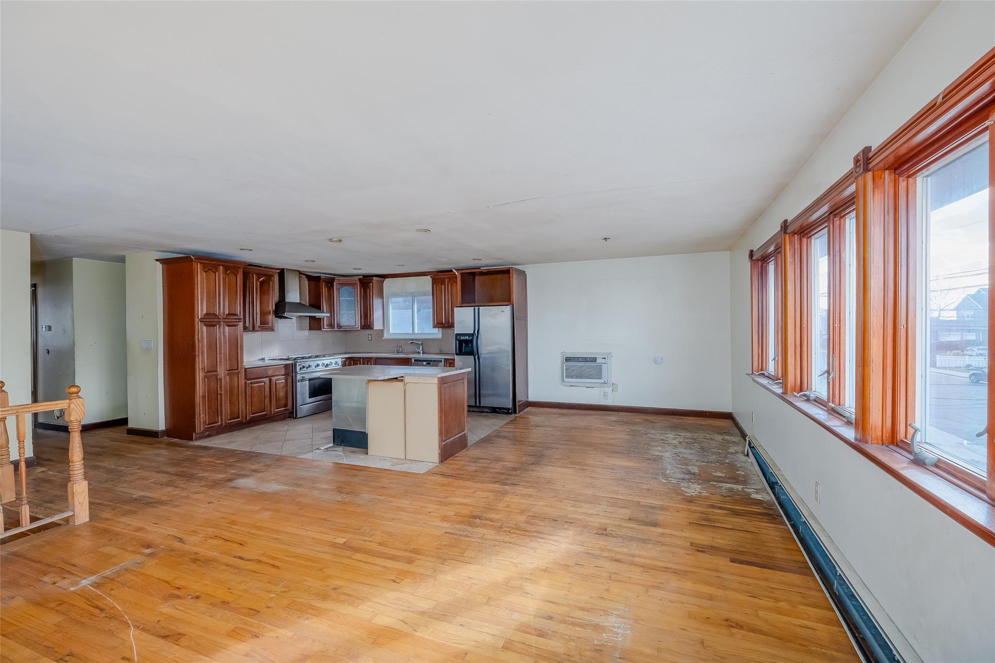 Freeport, New York, 11520, United States, 4 Bedrooms Bedrooms, ,2 BathroomsBathrooms,Residential,For Sale,1893600