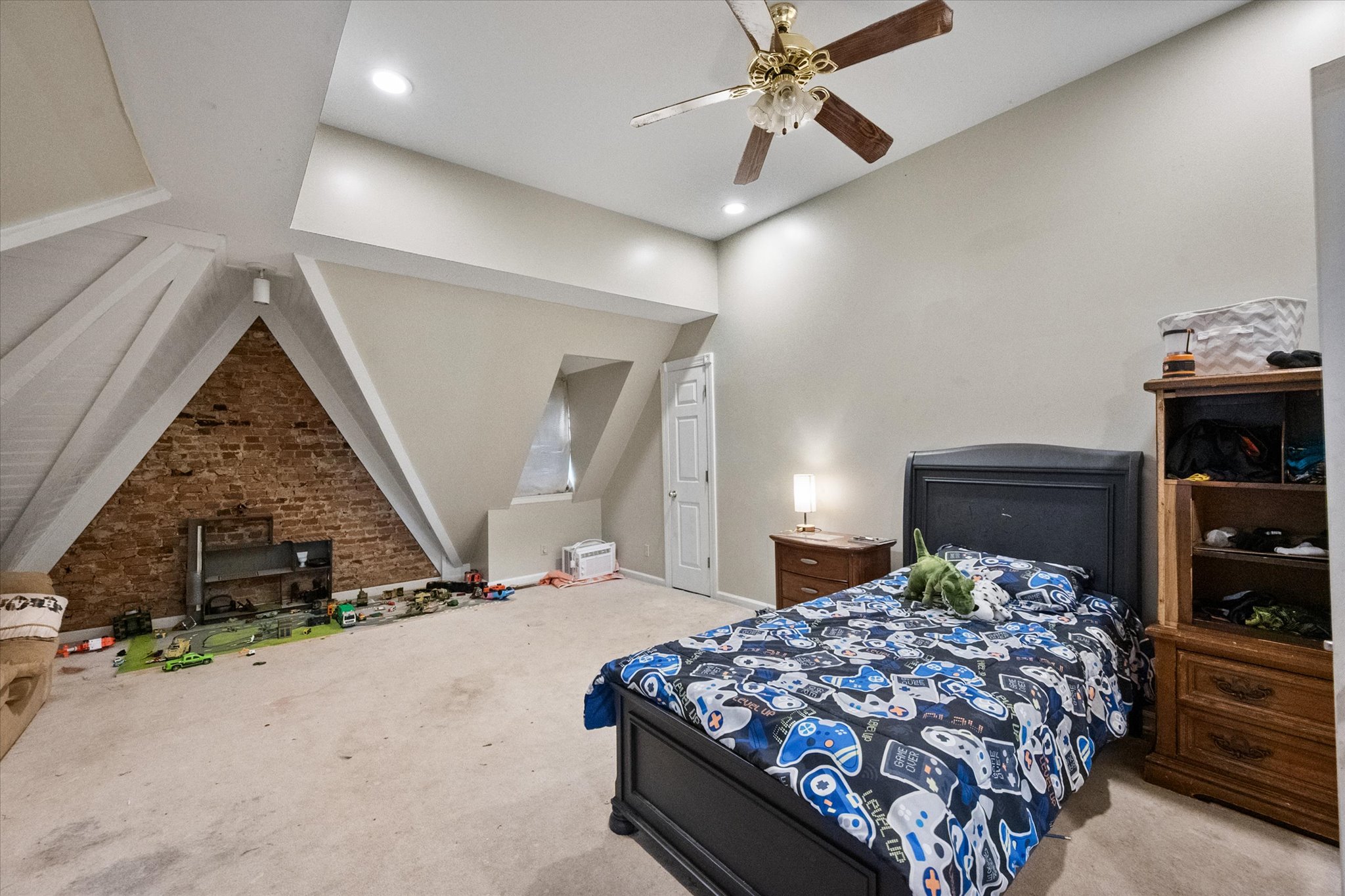 Shelbyville, Kentucky, 40065, United States, 4 Bedrooms Bedrooms, ,3 BathroomsBathrooms,Residential,For Sale,1986481