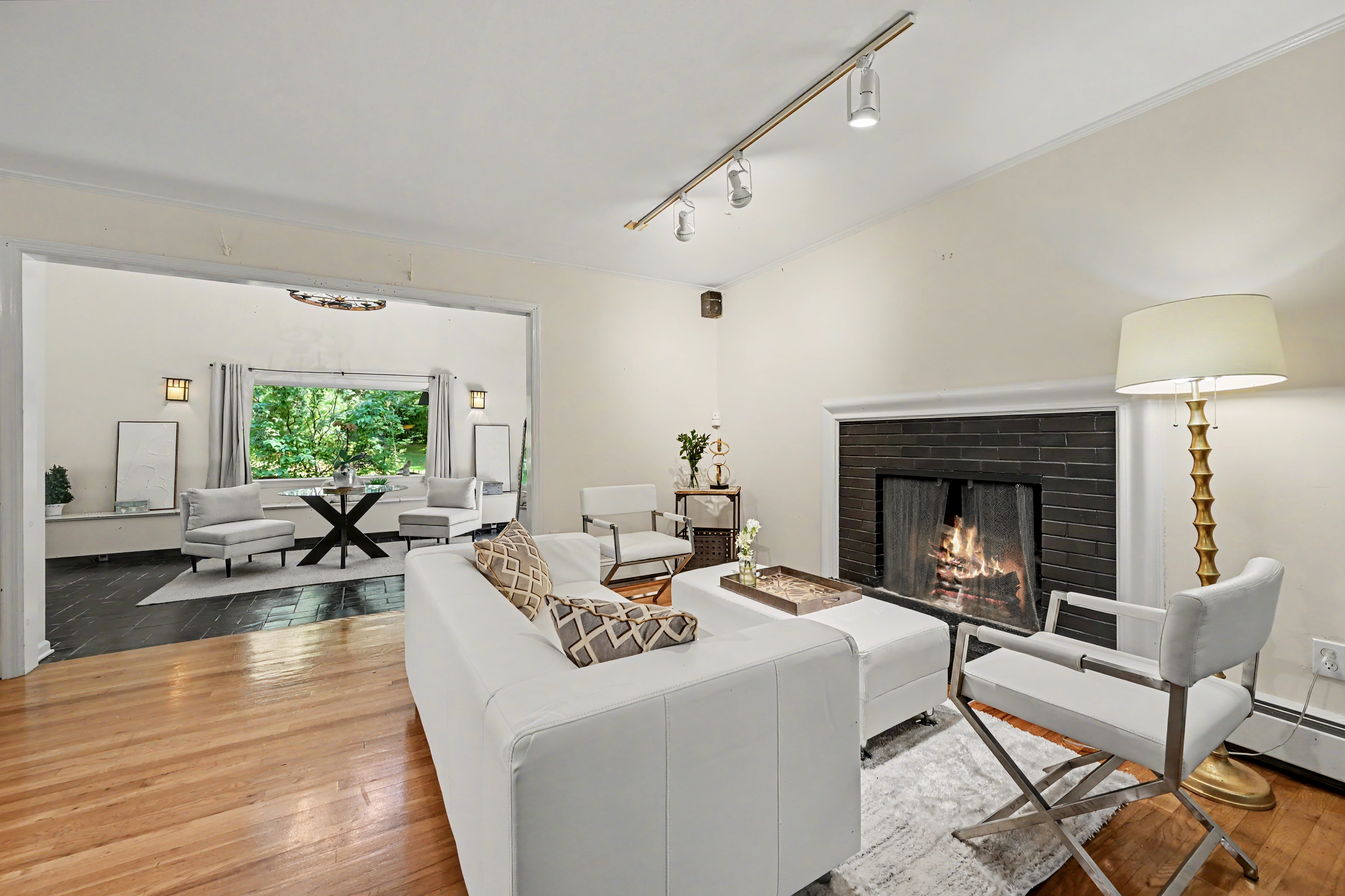  Sun-Drenched Contemporary Colonial Nestled on Two Picturesque Acres - 物件實景