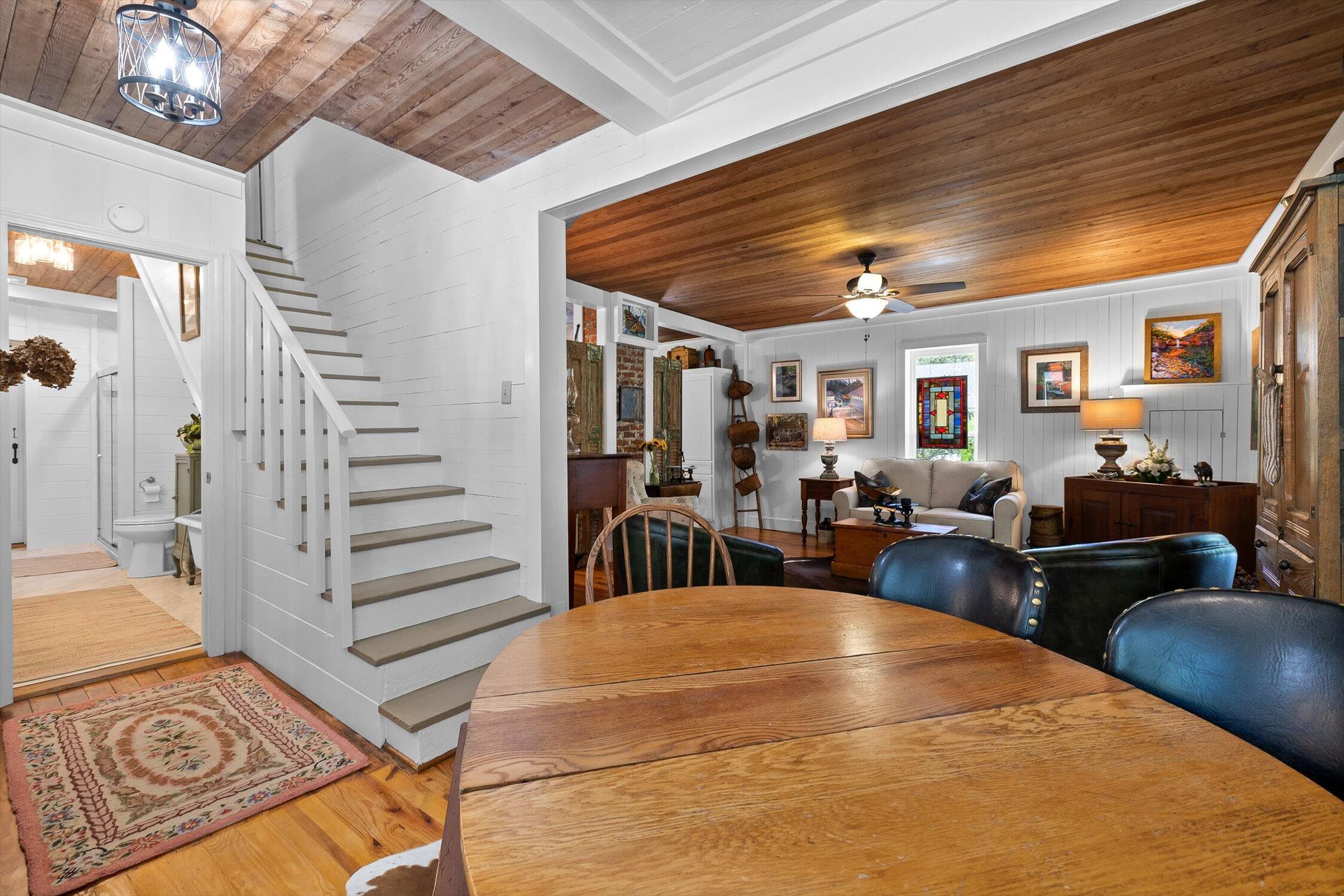 Mentone, Alabama, 35984, United States, 3 Bedrooms Bedrooms, ,2 BathroomsBathrooms,Residential,For Sale,1973723