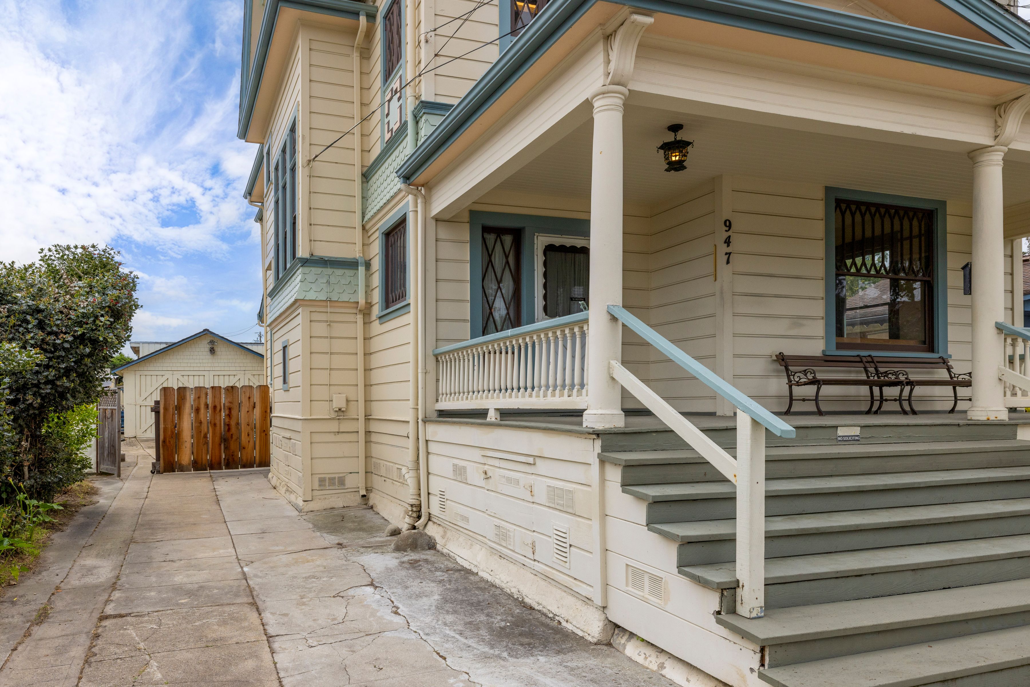  947 West Franklin Street - 物件實景