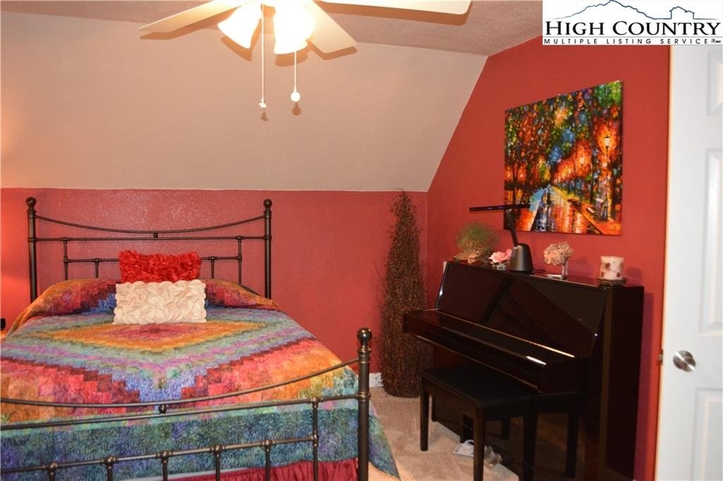 Elk Park, North Carolina, 28622, United States, 3 Bedrooms Bedrooms, ,3 BathroomsBathrooms,Residential,For Sale,1984406