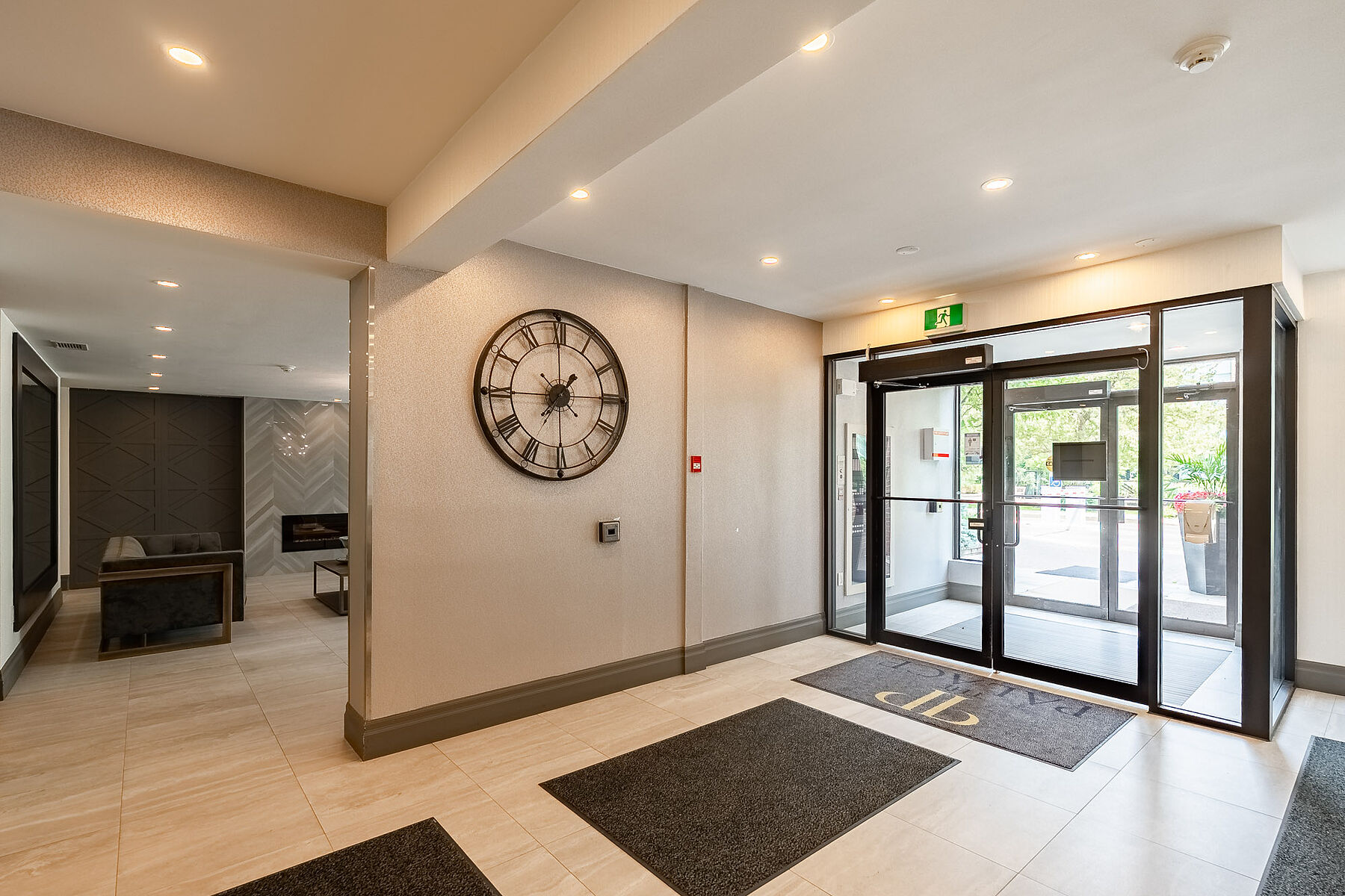  Downtown Burlington Condo - 物件實景