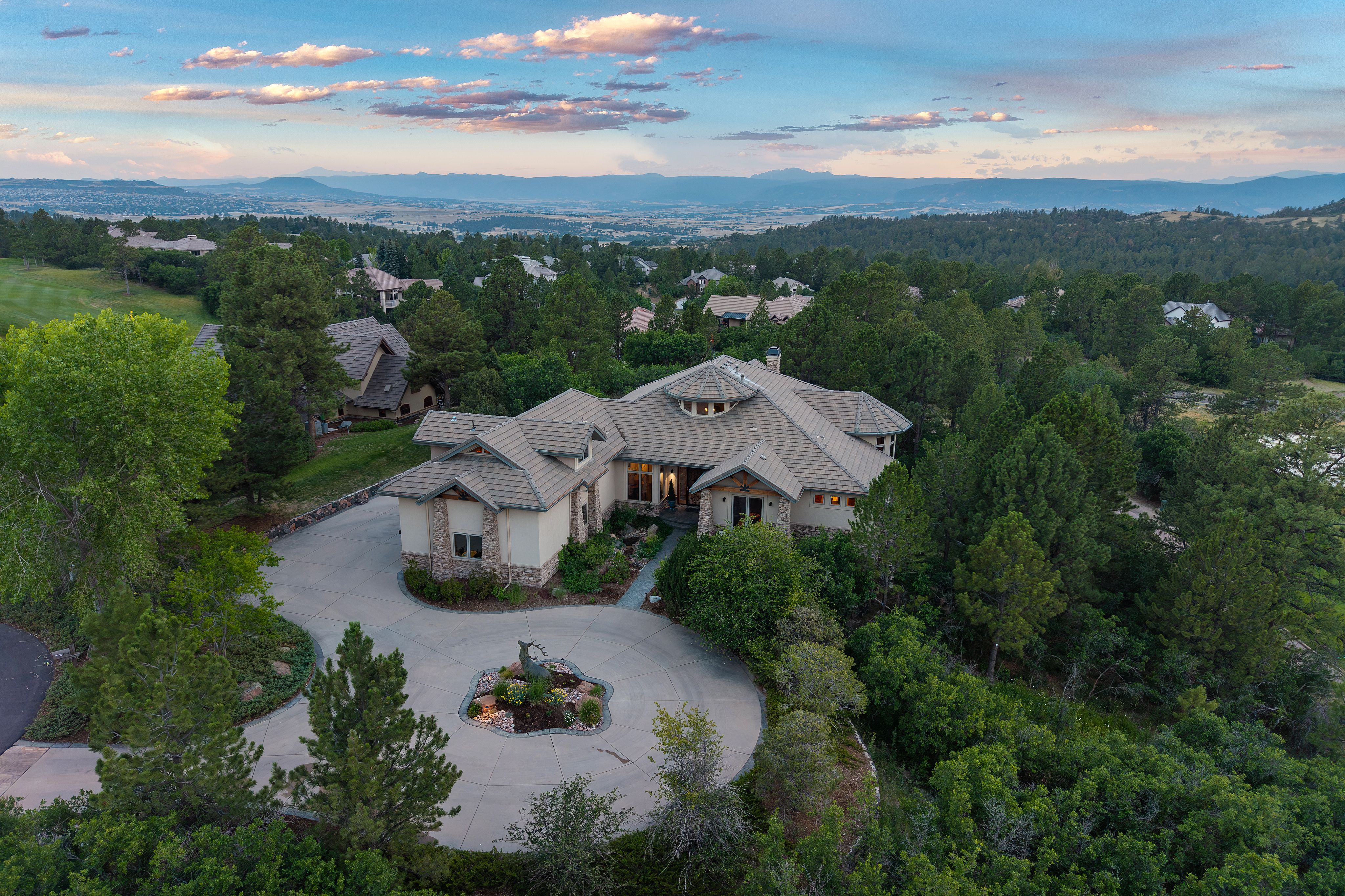  Tucked away on a quiet cul-de-sac in coveted Castle Pines Village - 物件實景