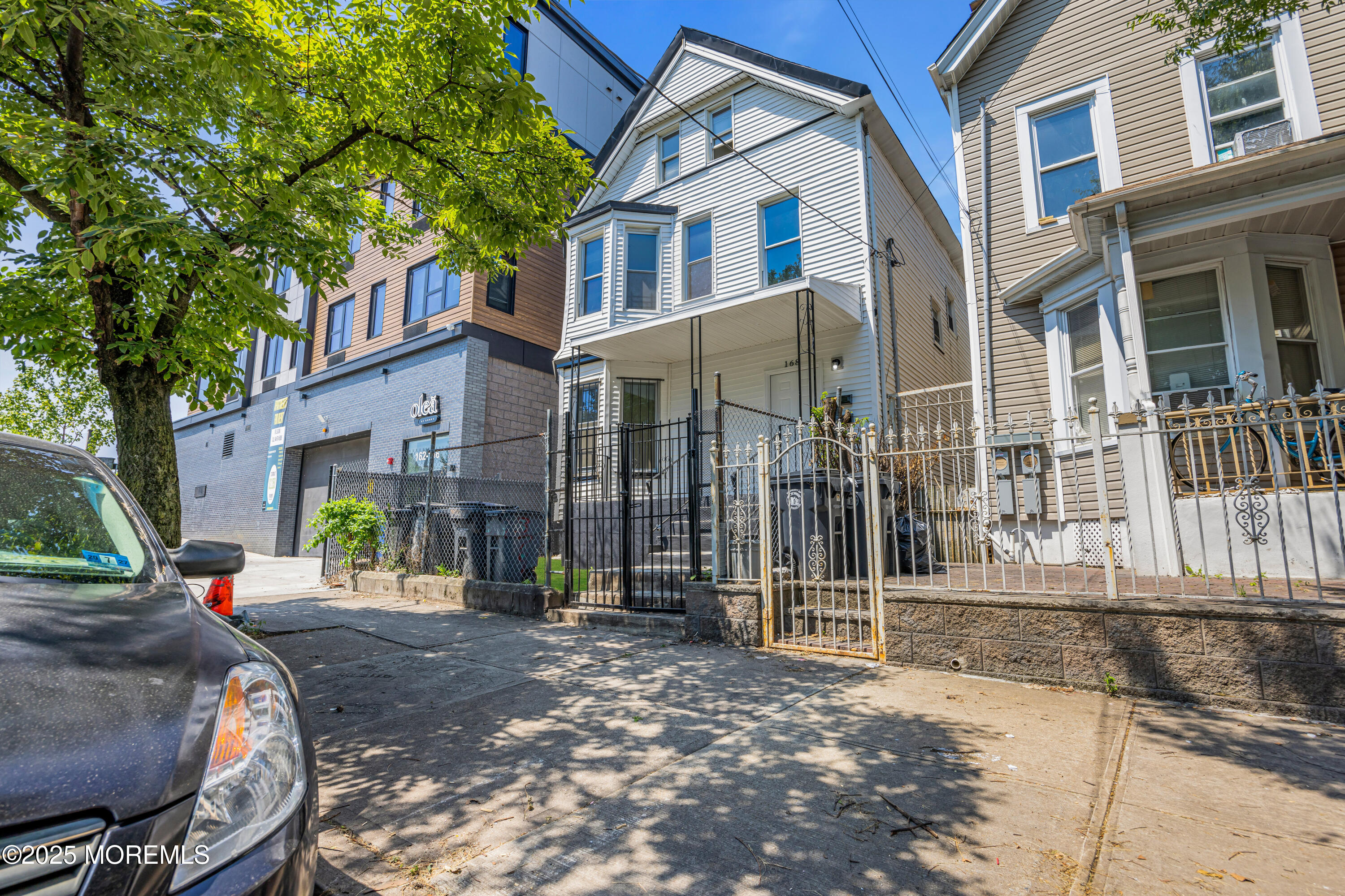 Newark, New Jersey, 07107, United States, 6 Bedrooms Bedrooms, ,3 BathroomsBathrooms,Residential,For Sale,1937916