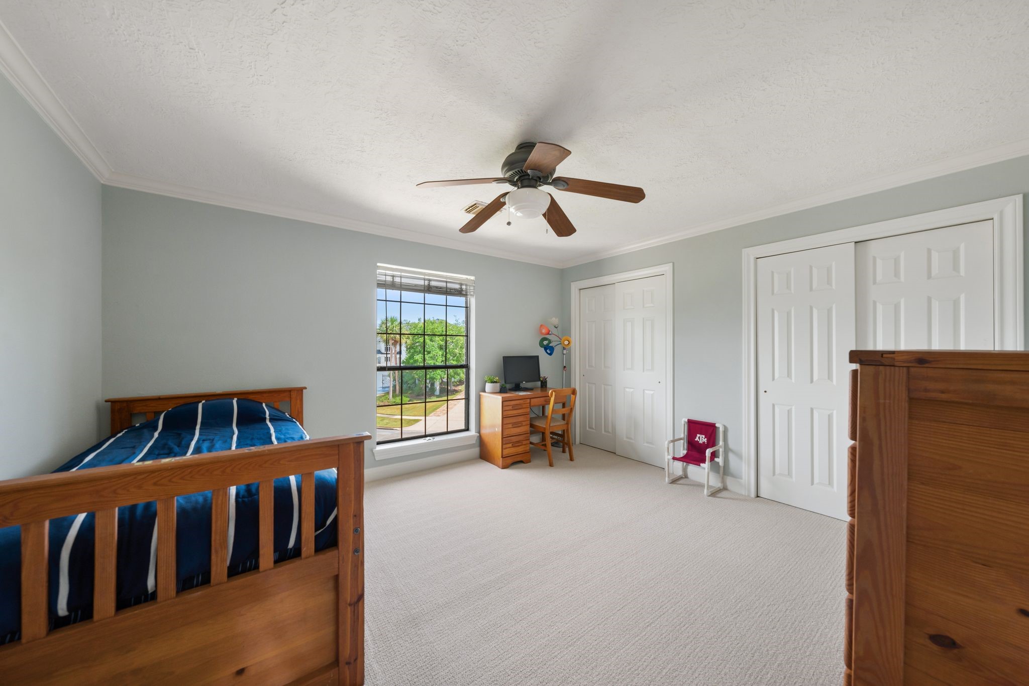  2207 Twin Oaks Boulevard - 物件實景
