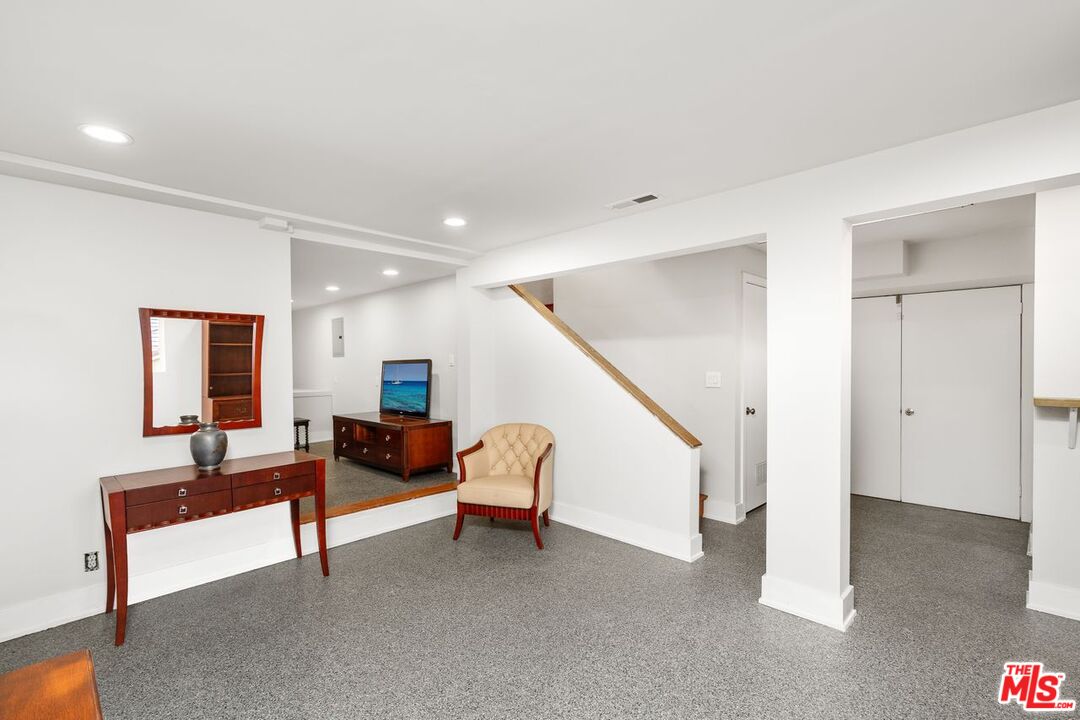 Los Angeles, California, 90027, United States, 4 Bedrooms Bedrooms, ,4 BathroomsBathrooms,Residential,For Sale,1898914