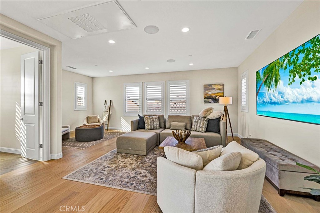 Lake Forest, California, 92630, United States, 4 Bedrooms Bedrooms, ,5 BathroomsBathrooms,Residential,For Sale,1988147