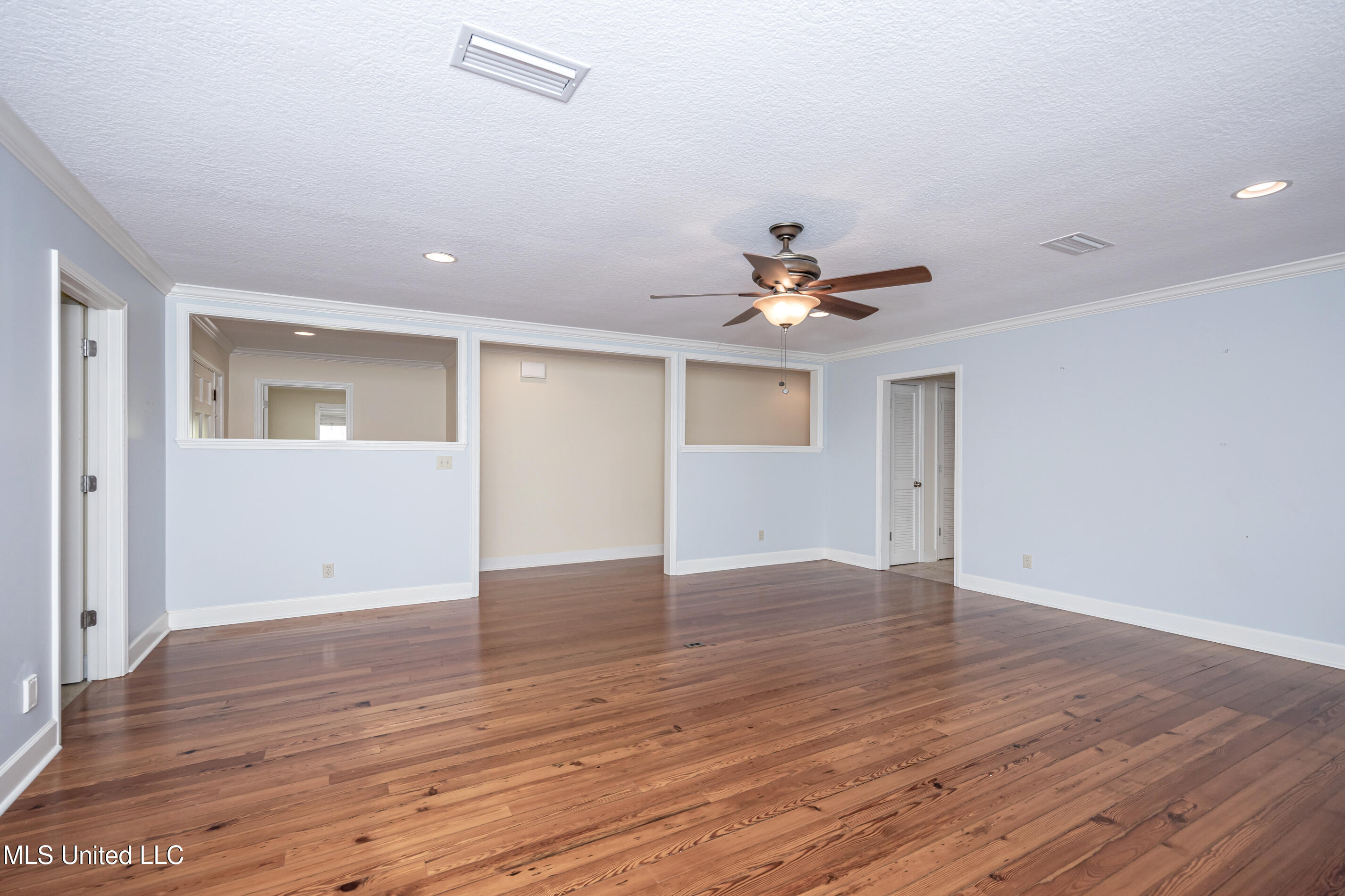 Ocean Springs, Mississippi, 39564, United States, 3 Bedrooms Bedrooms, ,3 BathroomsBathrooms,Residential,For Sale,1903607