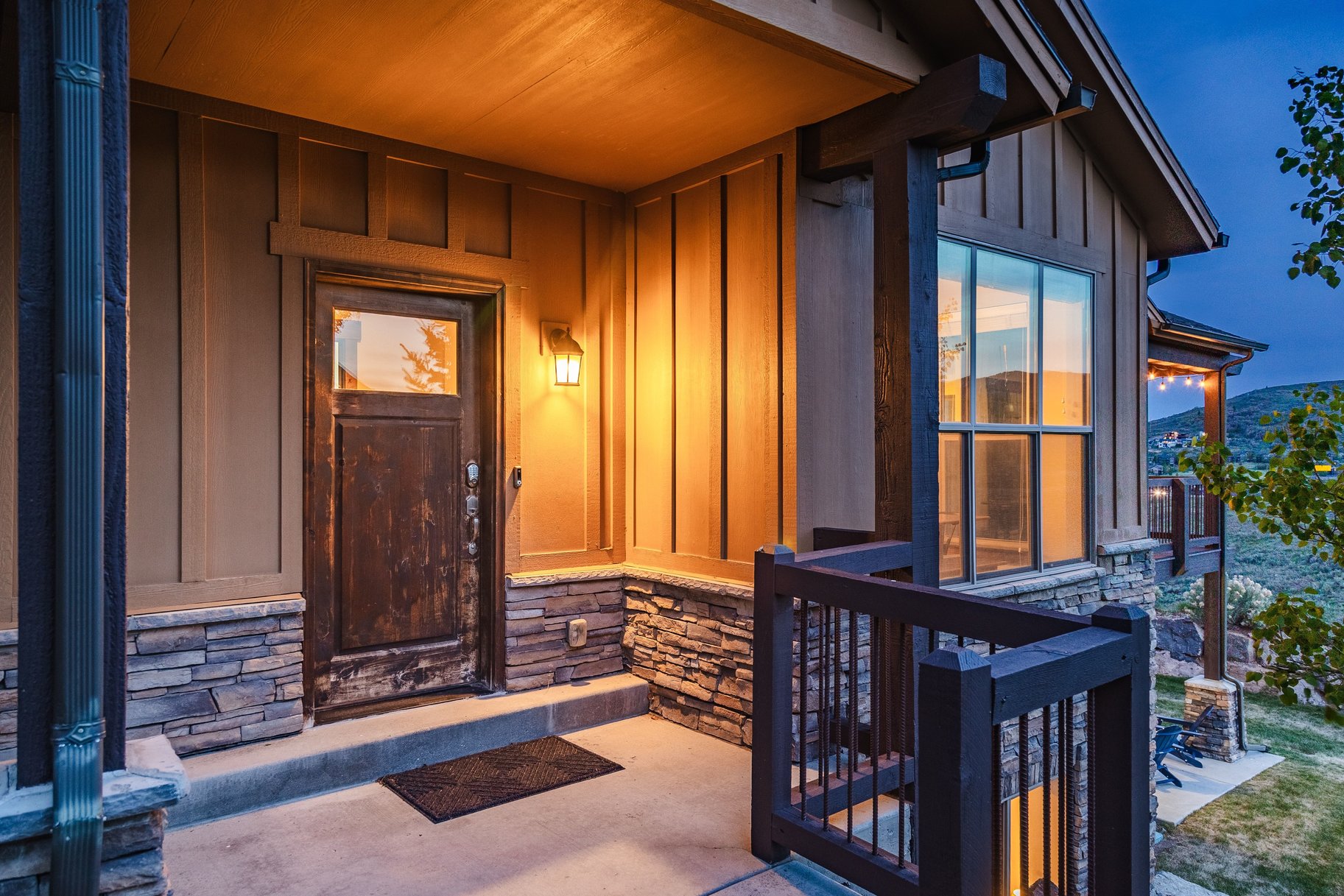  Stunning End-Unit Townhome With Loads of Natural Light - 物件實景