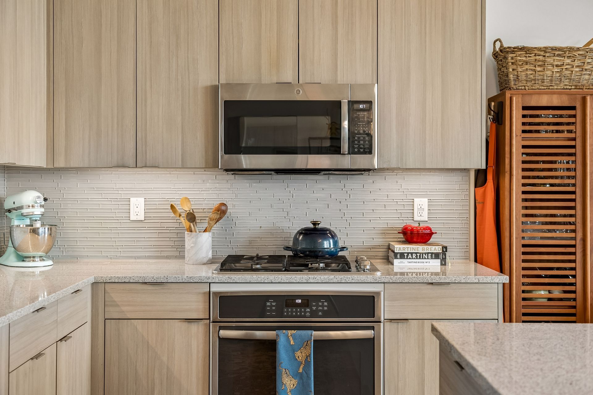  Sophisticated Legacy Condo with Sweeping River Views - 物件實景