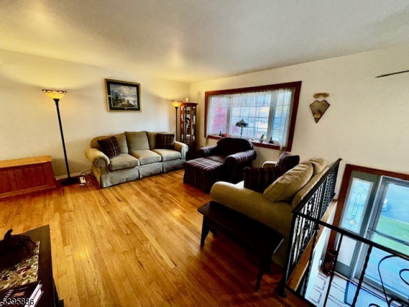 Mount Olive Twp., New Jersey, 07836, United States, 4 Bedrooms Bedrooms, ,2 BathroomsBathrooms,Residential,For Sale,1987785