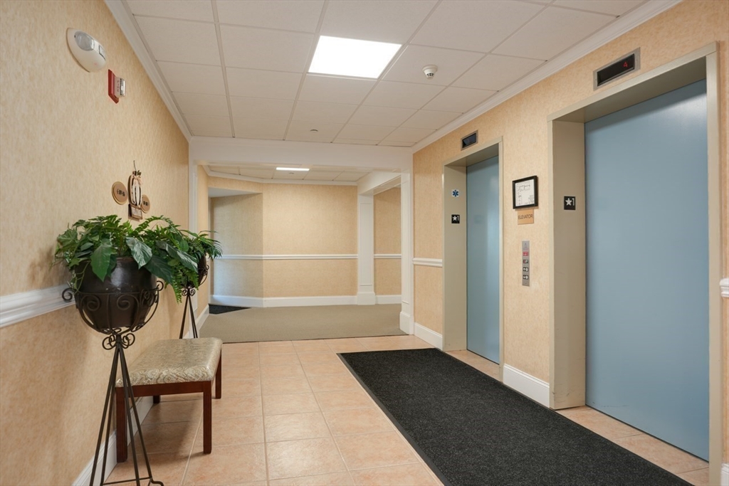 Dedham, Massachusetts, 02026, United States, 2 Bedrooms Bedrooms, ,2 BathroomsBathrooms,Residential,For Sale,1950986