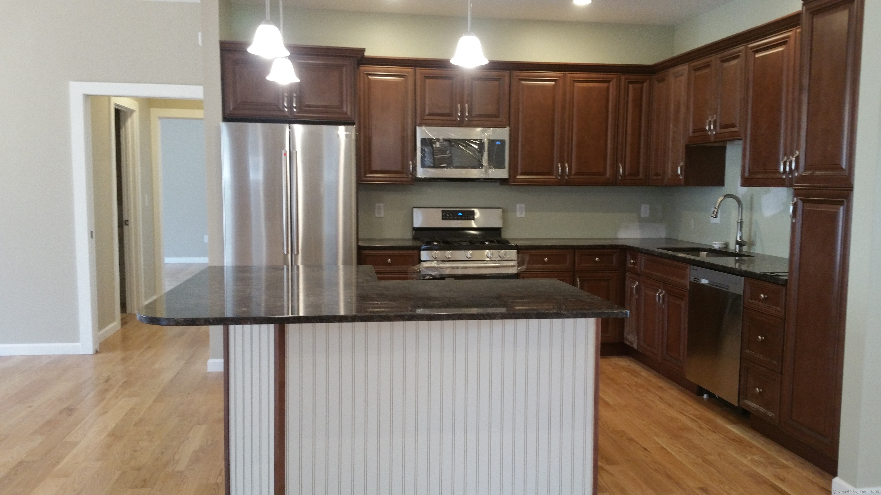 Windsor, Connecticut, 06095, United States, 3 Bedrooms Bedrooms, ,2 BathroomsBathrooms,Residential,For Sale,1939906