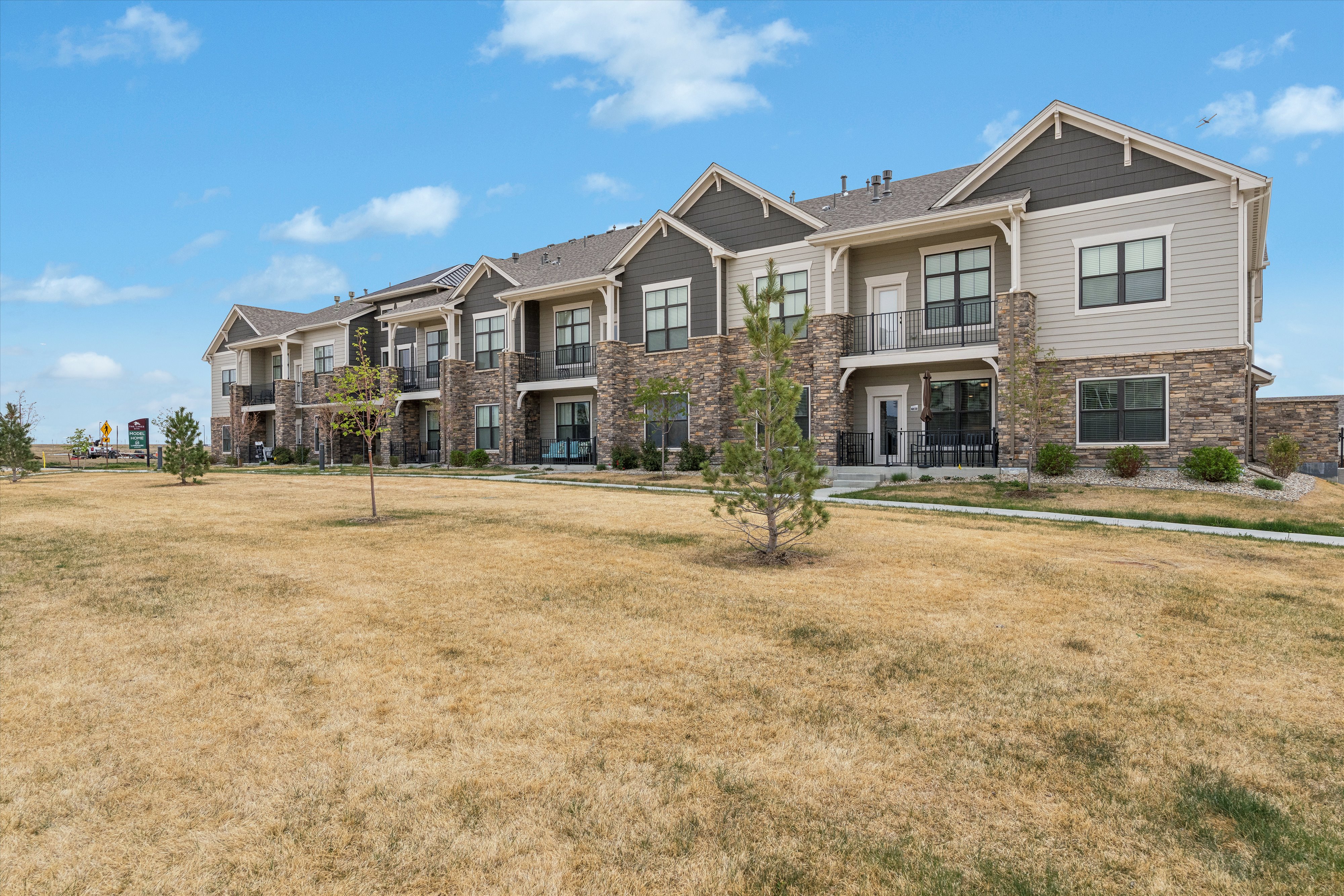  Enjoy Effortless, Lock-and-Leave Living in this Beautifully Finished Home - 物件實景