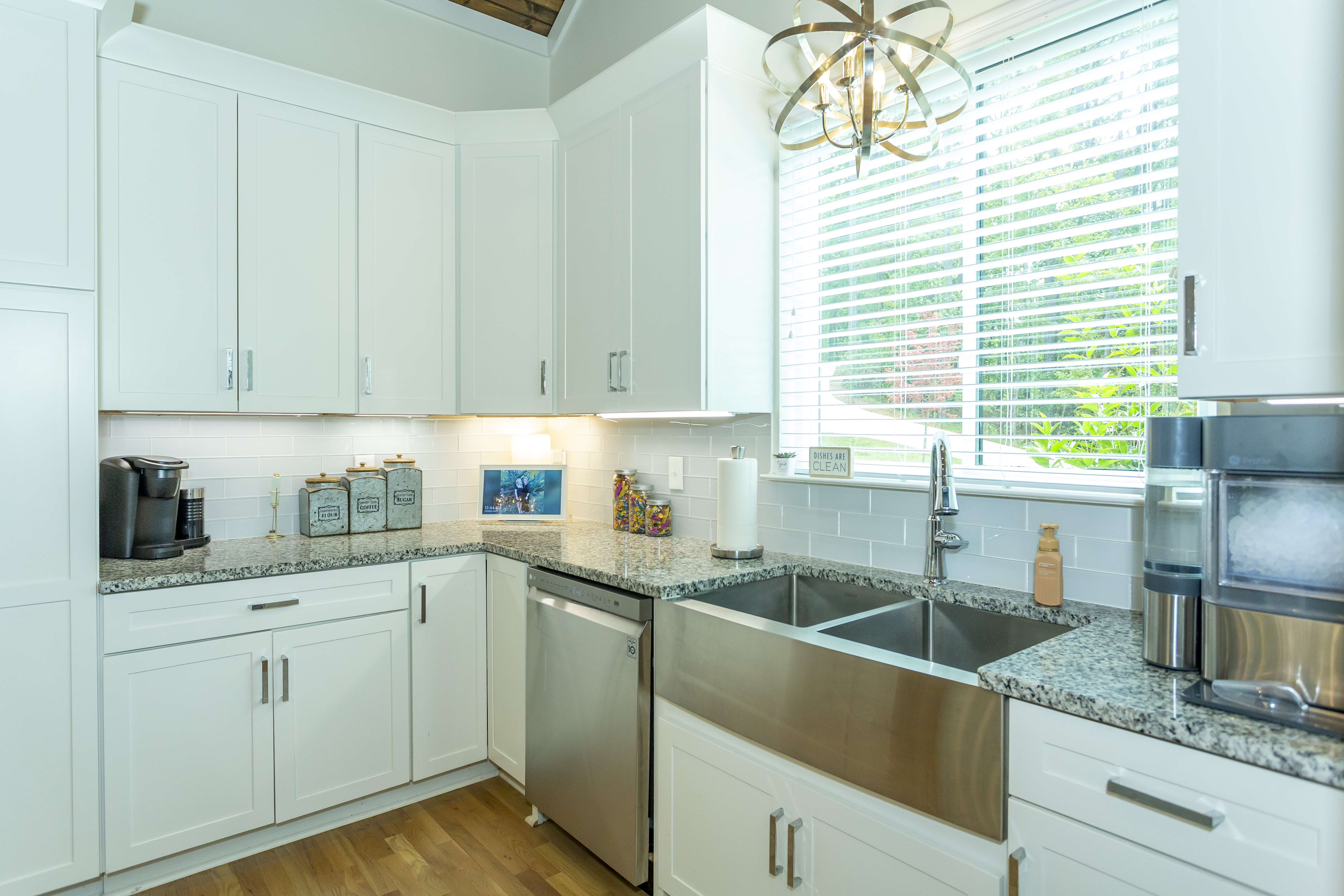 Helena, Alabama, 35080, United States, 5 Bedrooms Bedrooms, ,5 BathroomsBathrooms,Residential,For Sale,1979427