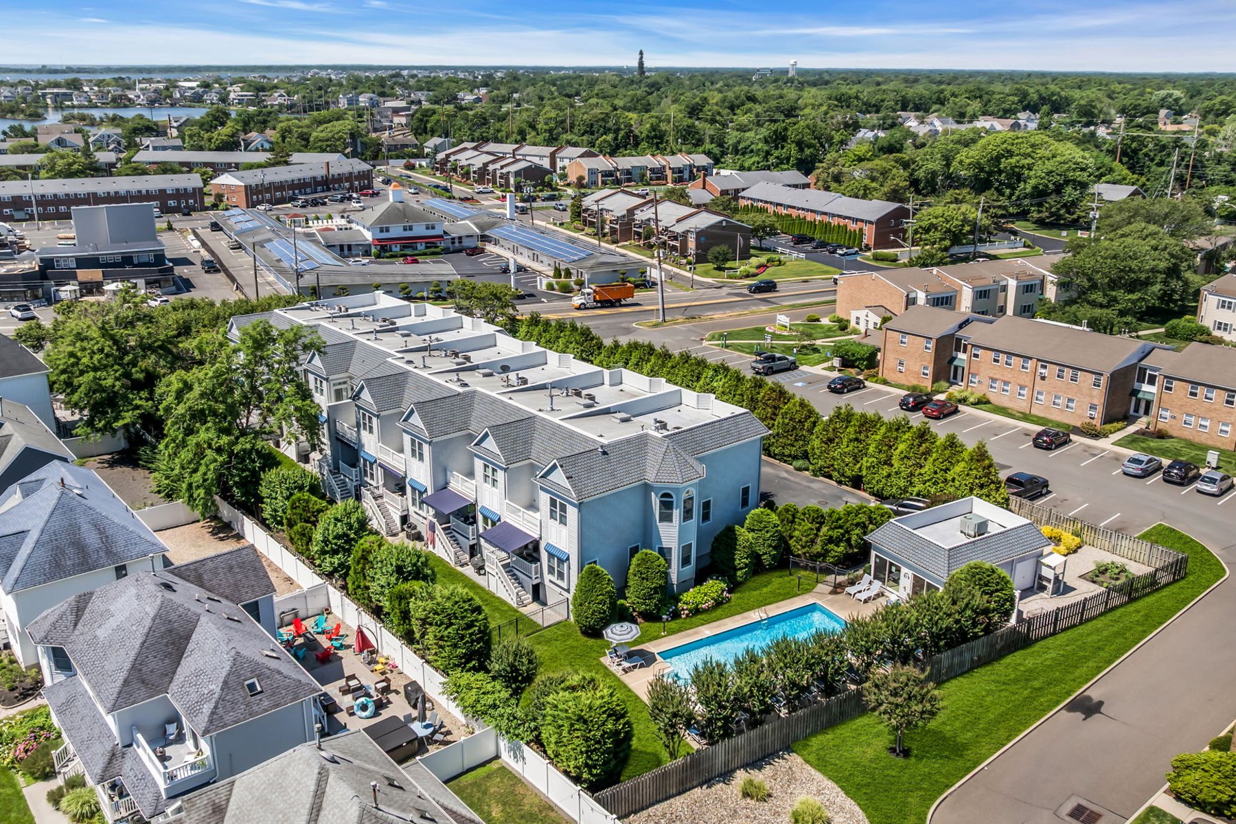  Rare End-Unit Coastal Townhome - 物件實景