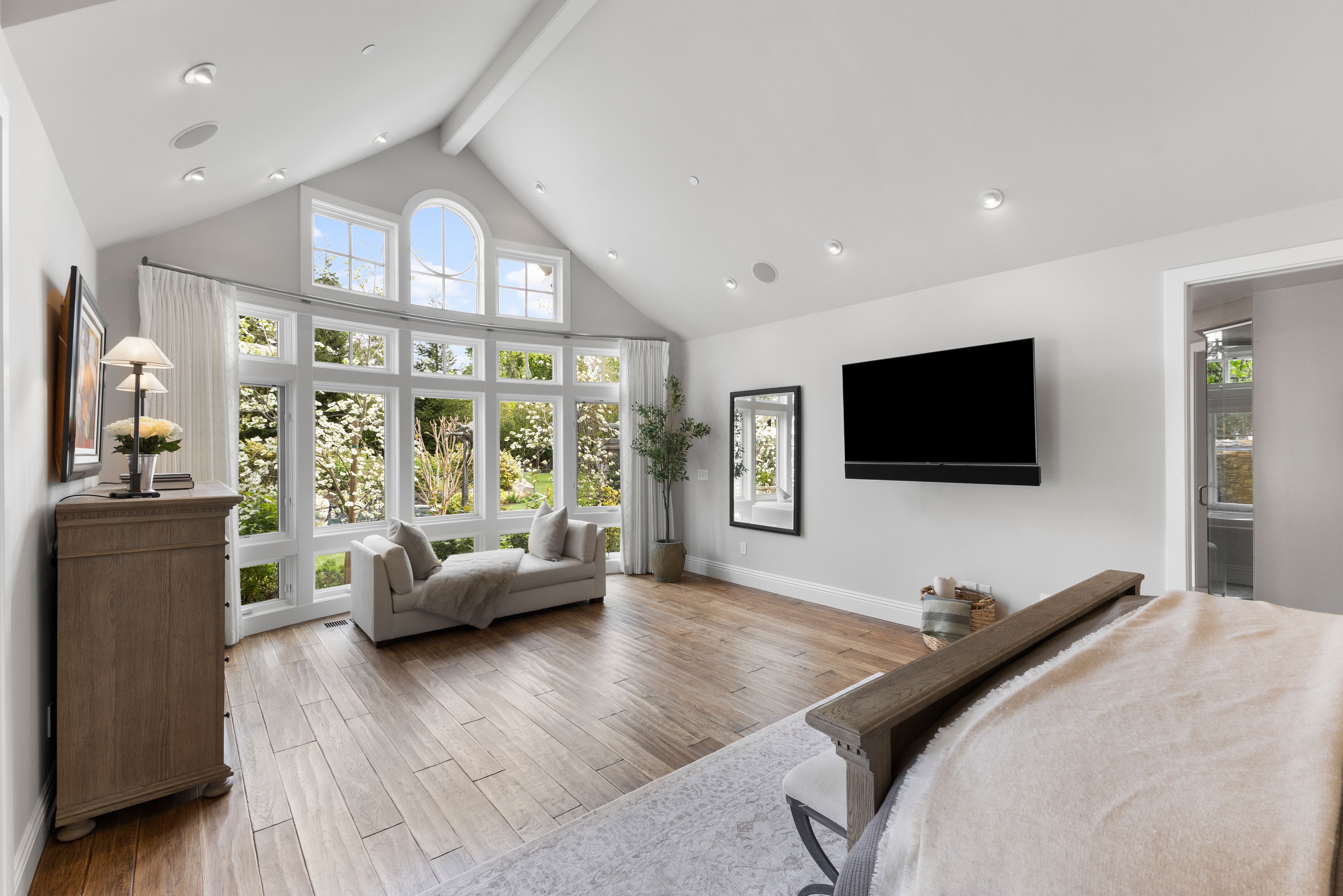  A Private One-Acre Compound Defined by Craftsmanship, Scale and Resort Living - 物件實景