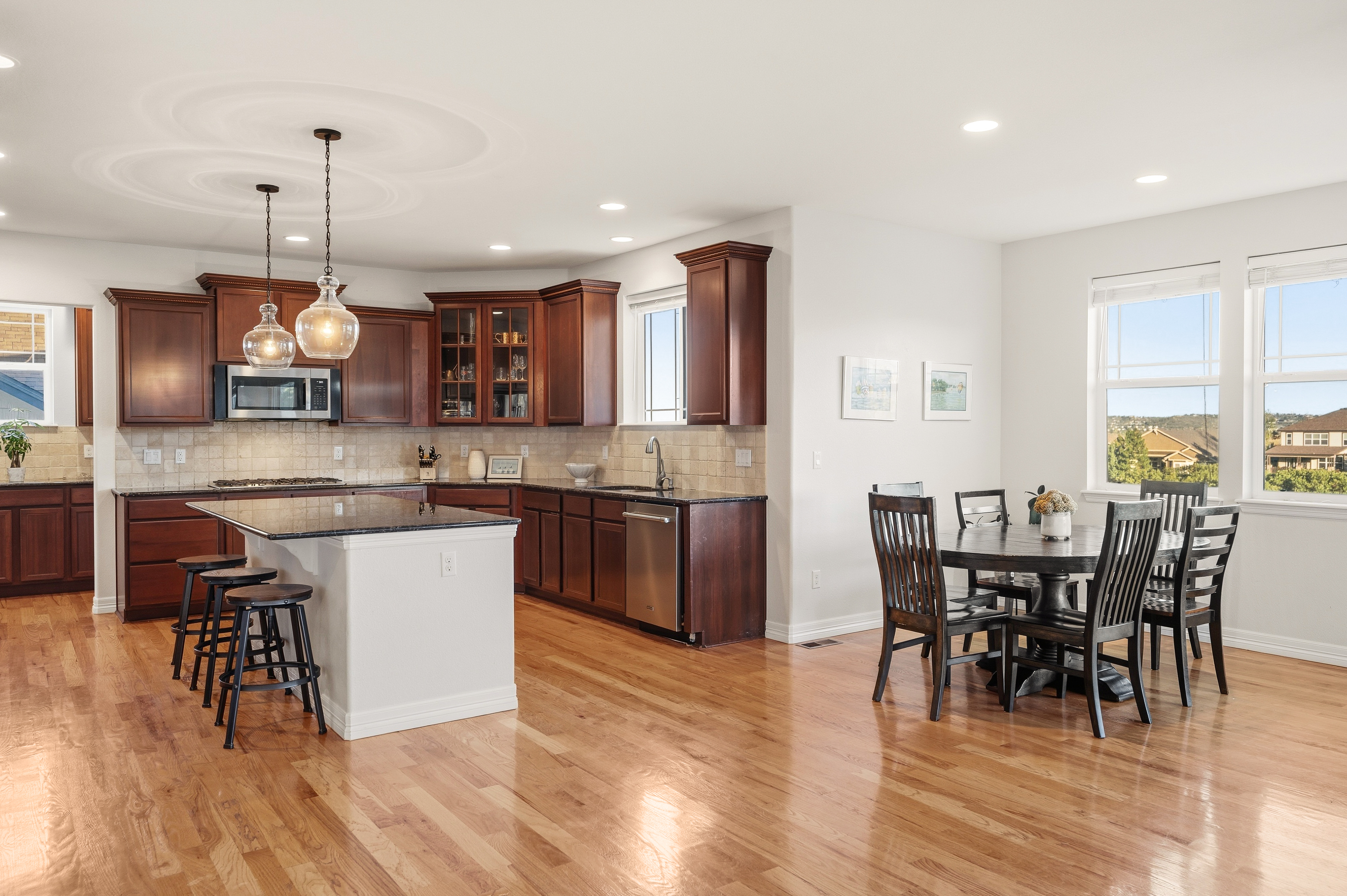  Red Hawk Ridge Fairway Home with Massive Island Kitchen & Walk-Out Golf Entertai - 物件實景