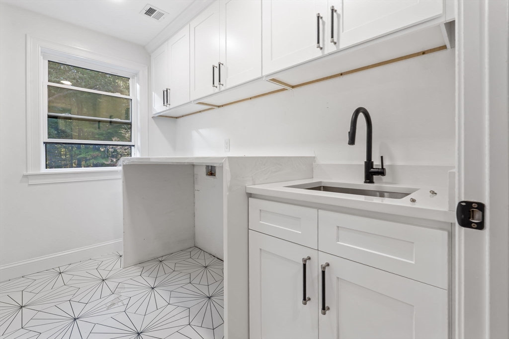 Bedford, Massachusetts, 01730, United States, 4 Bedrooms Bedrooms, ,5 BathroomsBathrooms,Residential,For Sale,1984160