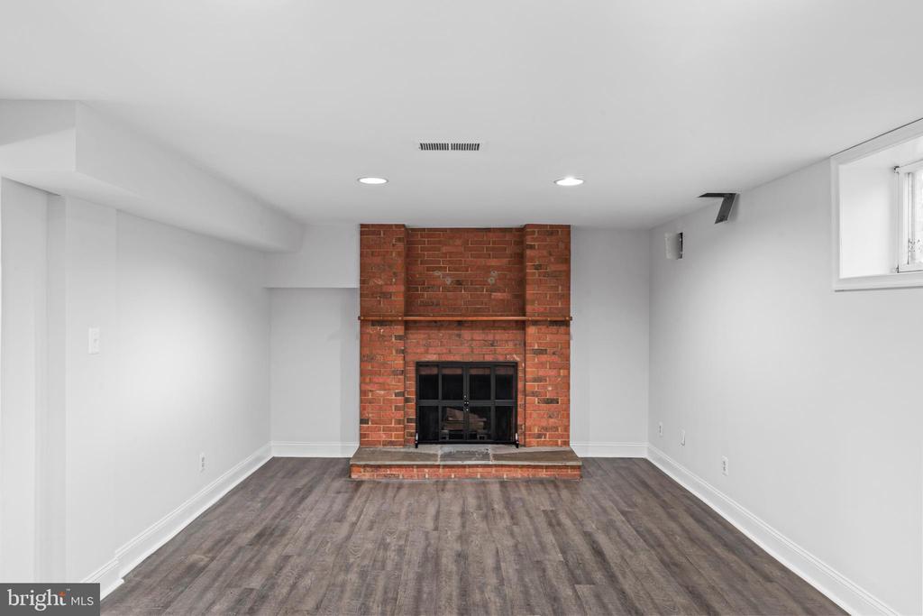 Falls Church, Virginia, 22043, United States, 5 Bedrooms Bedrooms, ,3 BathroomsBathrooms,Residential,For Sale,1977846