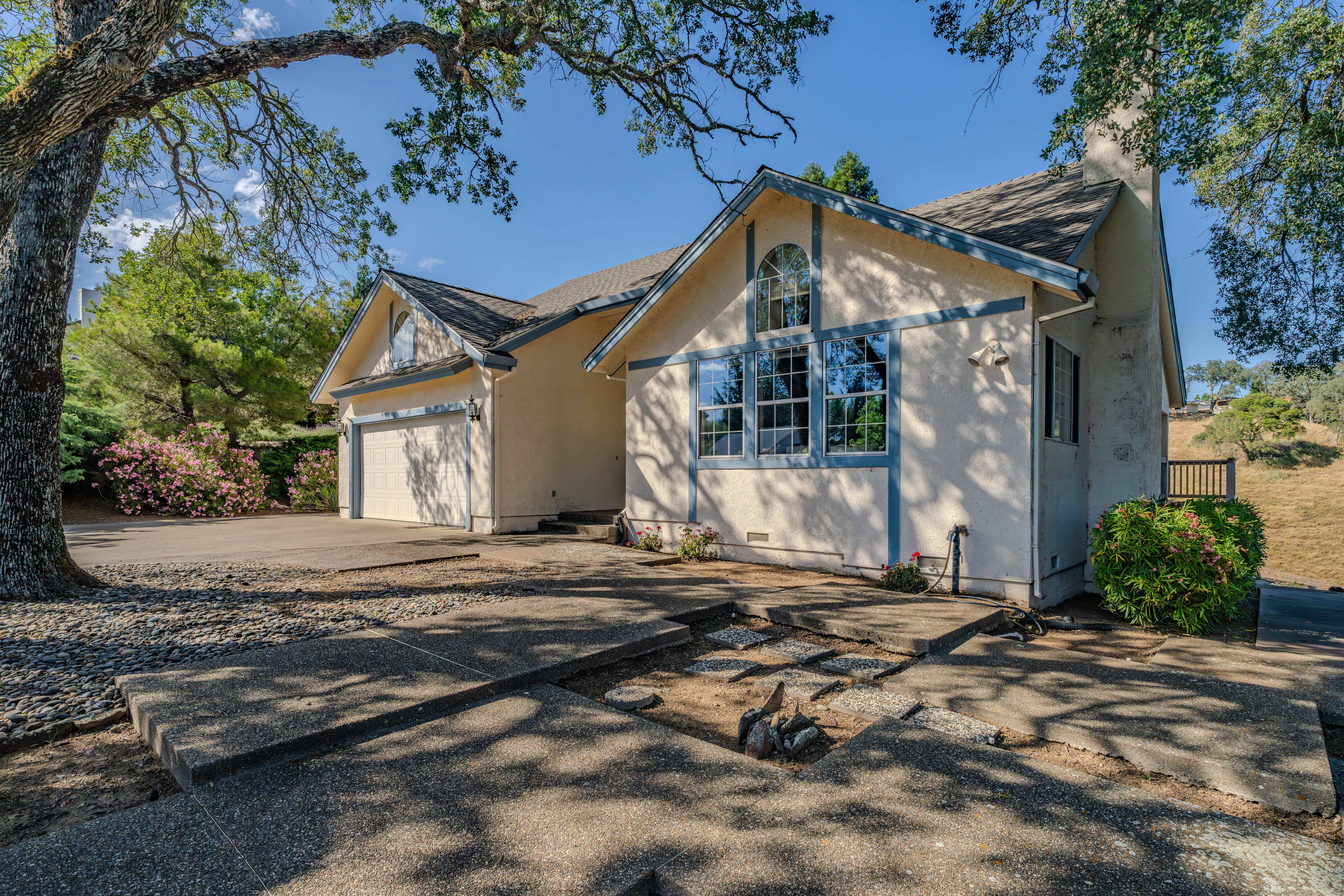  Spacious Sutter Creek Home with Hillside Views and Endless Potential - 物件實景