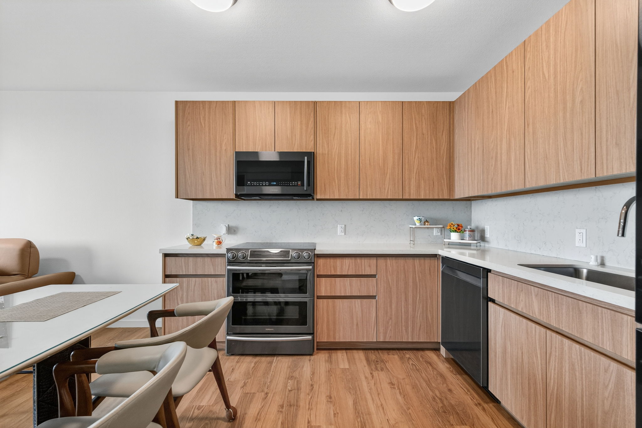 Honolulu, Hawaii, 96814, United States, 2 Bedrooms Bedrooms, ,2 BathroomsBathrooms,Residential,For Sale,1990475