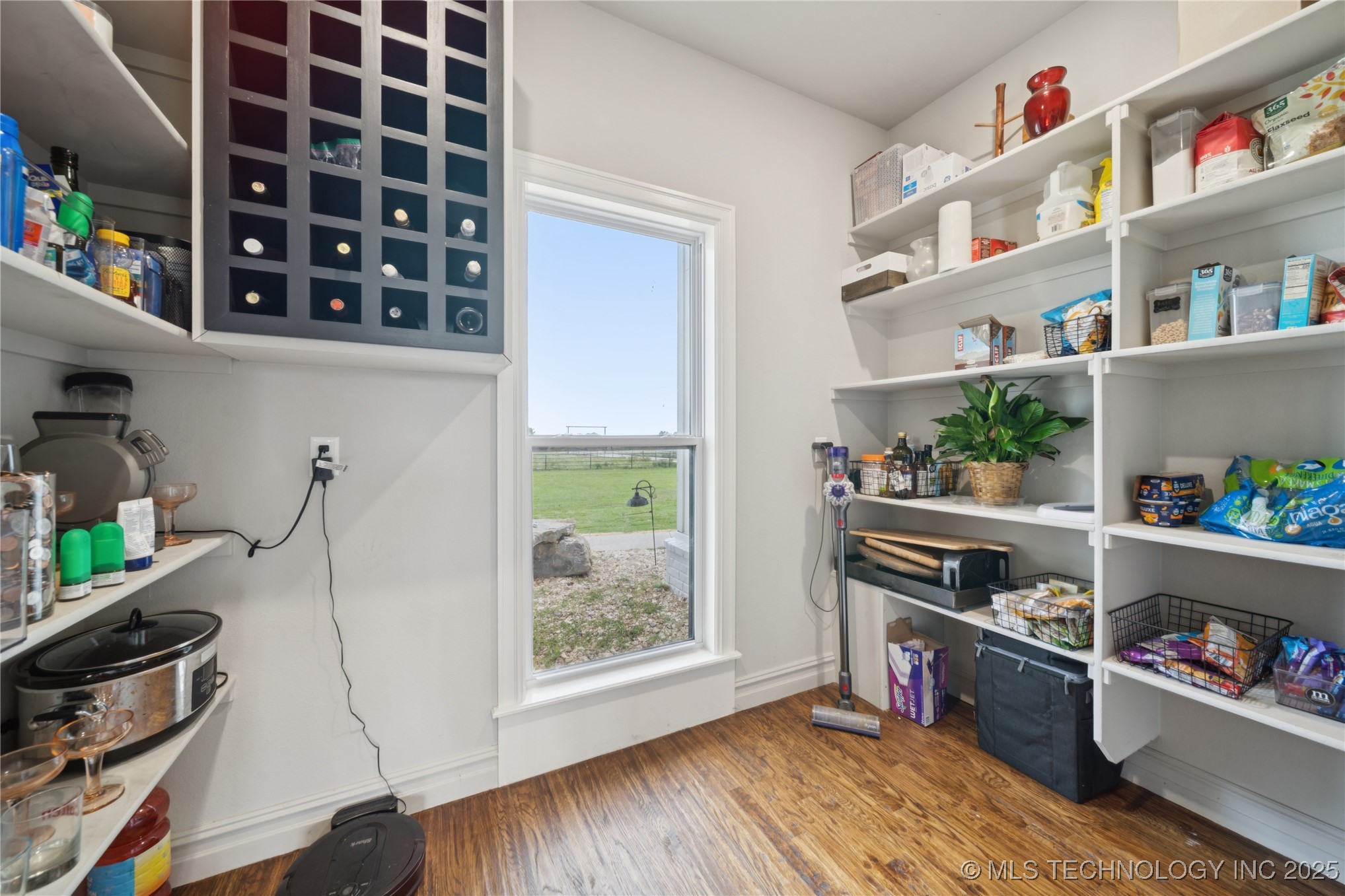 Pryor, Oklahoma, 74361, United States, 4 Bedrooms Bedrooms, ,4 BathroomsBathrooms,Residential,For Sale,1916724