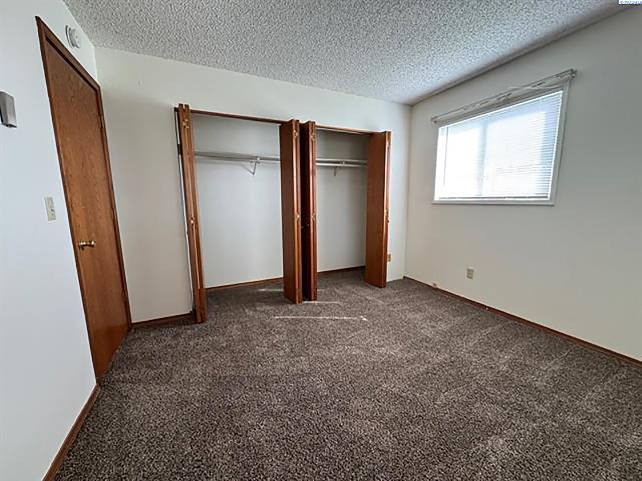  New Paint And New Flooring - 物件實景