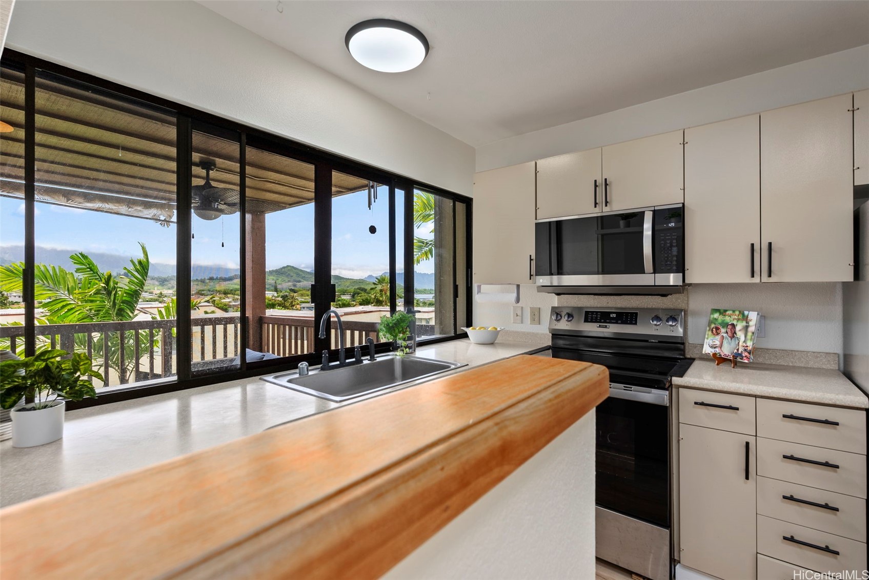 Kaneohe, Hawaii, 96744, United States, 2 Bedrooms Bedrooms, ,2 BathroomsBathrooms,Residential,For Sale,1848106