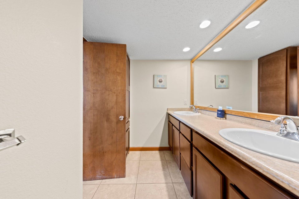 Destin, Florida, 32541, United States, 2 Bedrooms Bedrooms, ,2 BathroomsBathrooms,Residential,For Sale,1861744