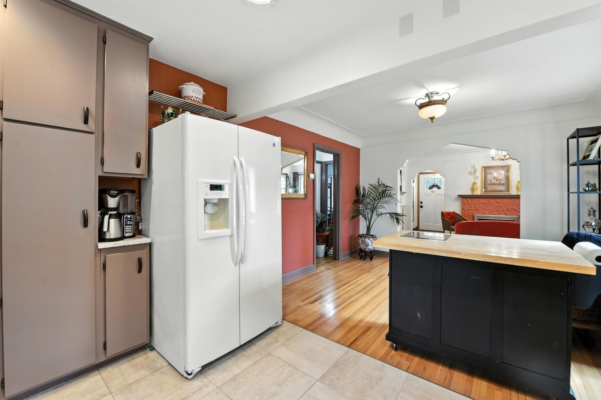 Minneapolis, Minnesota, 55405, United States, 4 Bedrooms Bedrooms, ,1 BathroomBathrooms,Residential,For Sale,1905898