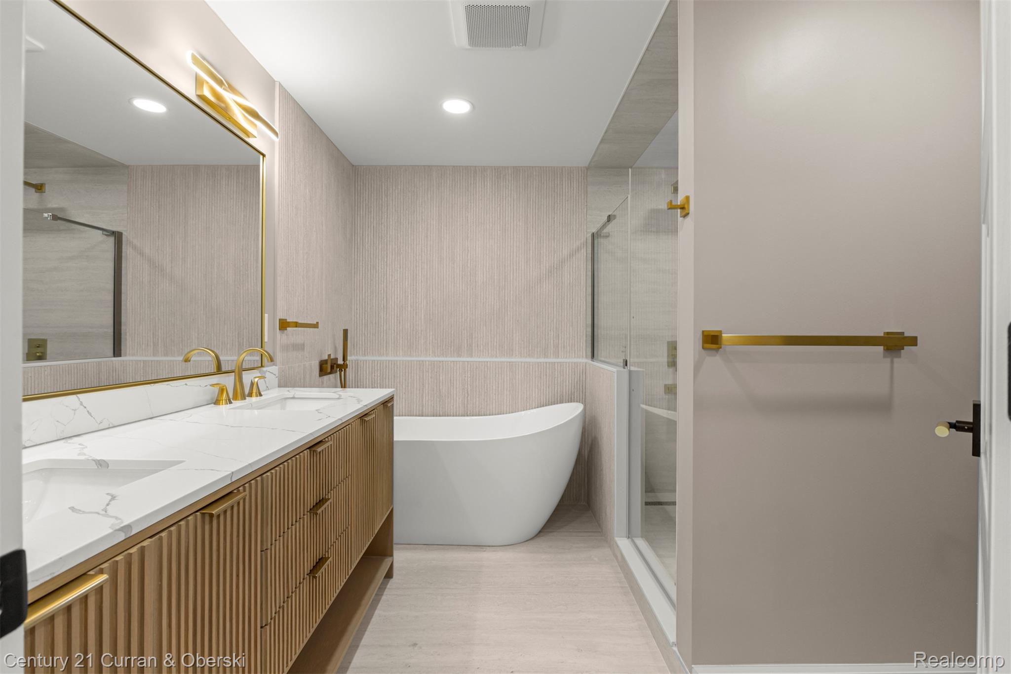 Dearborn, Michigan, 48128, United States, 5 Bedrooms Bedrooms, ,5 BathroomsBathrooms,Residential,For Sale,2030794