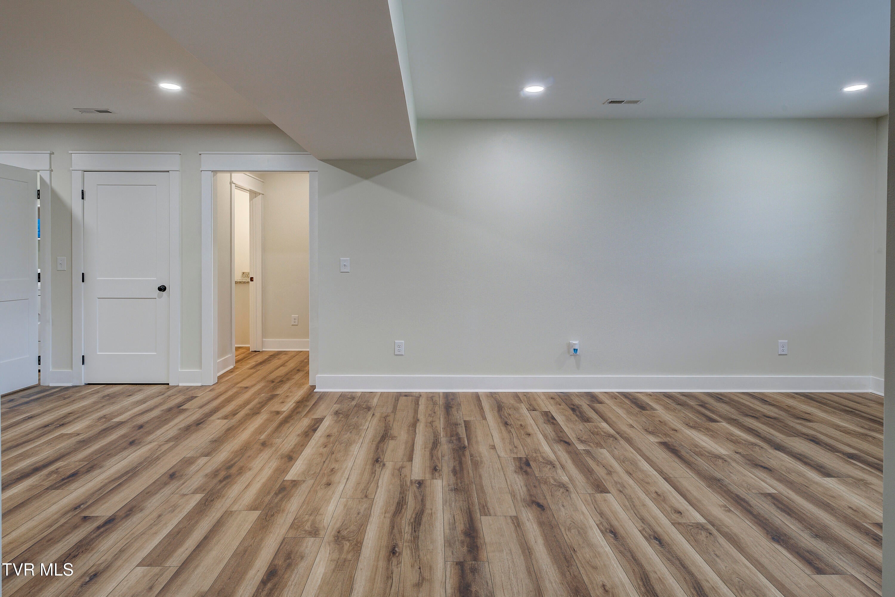 Jonesborough, Tennessee, 37659, United States, 3 Bedrooms Bedrooms, ,3 BathroomsBathrooms,Residential,For Sale,2000910